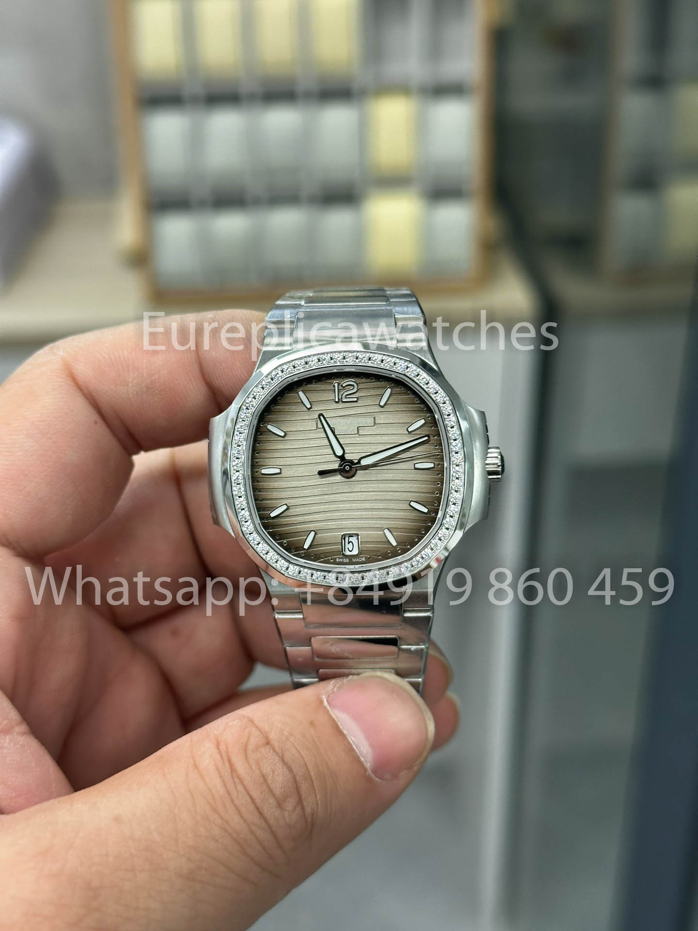 Patek Philippe Nautilus Ladies 7118/1200A-011 dalla fabbrica 3K in acciaio inossidabile versione 2025