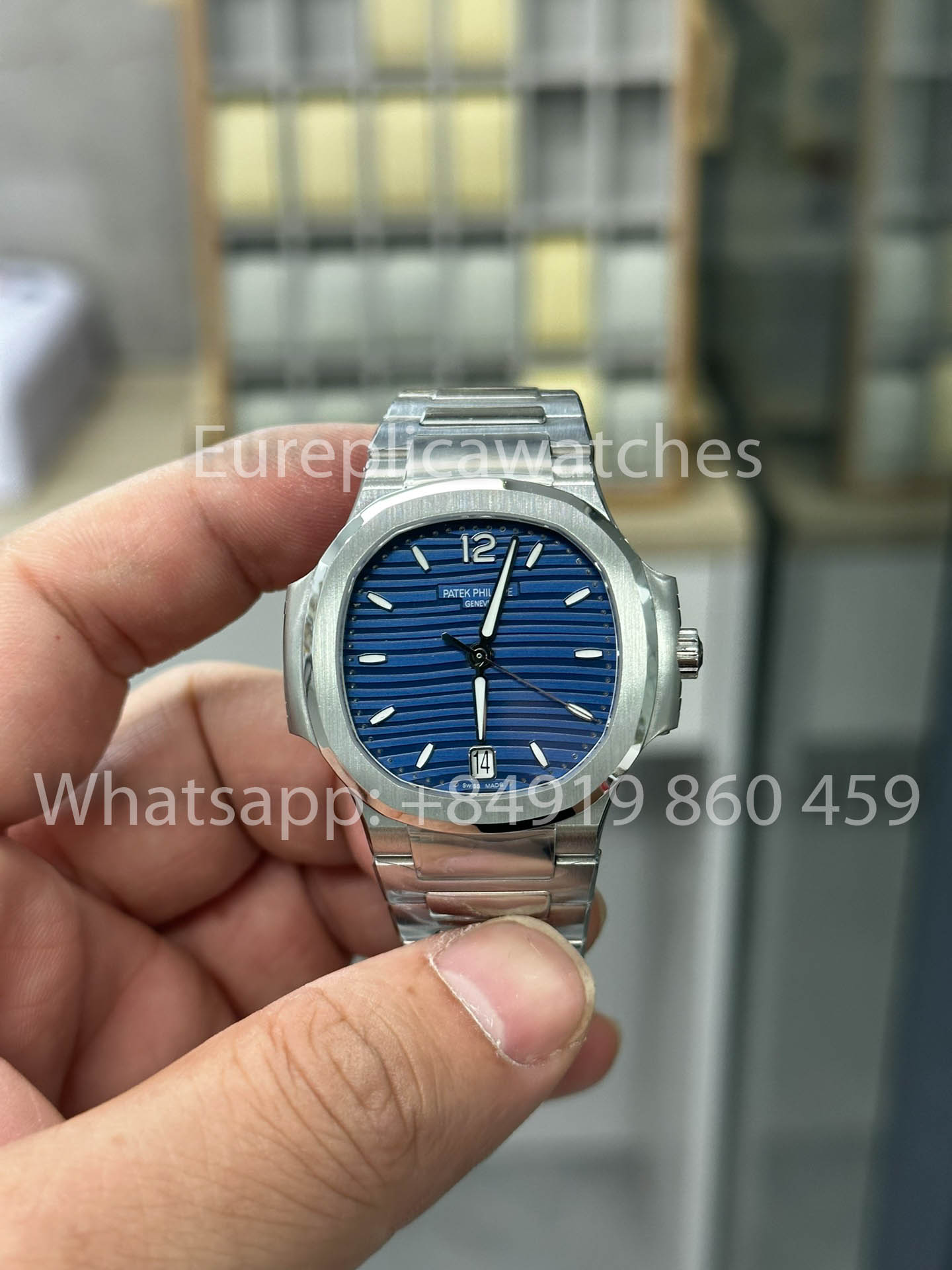 Patek Philippe Nautilus Ladies 7118/1A-001 dalla fabbrica 3K in acciaio inossidabile versione 2025