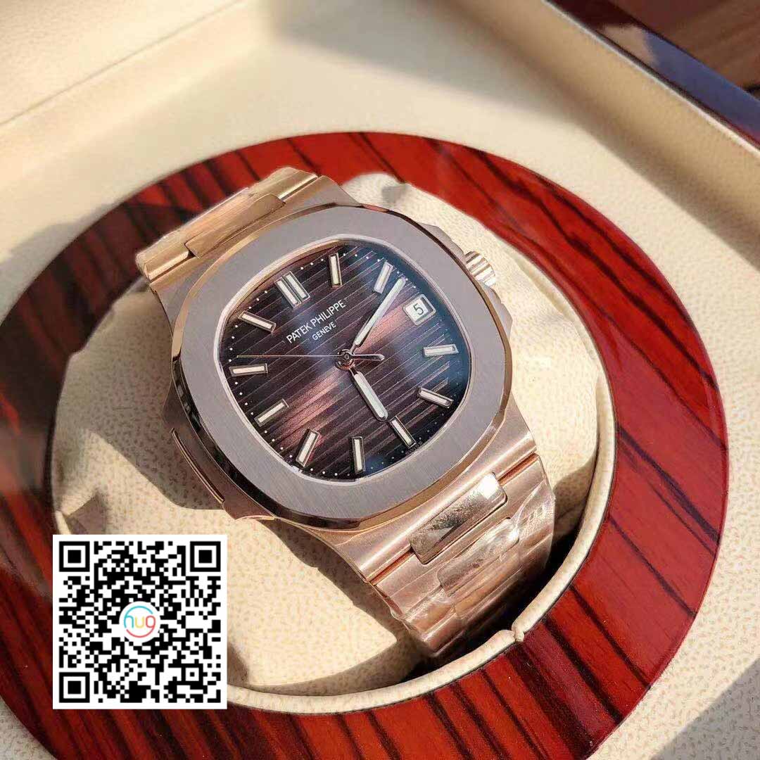 Patek Philippe Nautilus 5711/1R-001 – Quadrante rosso chiaro avvolto in oro rosa 18 carati