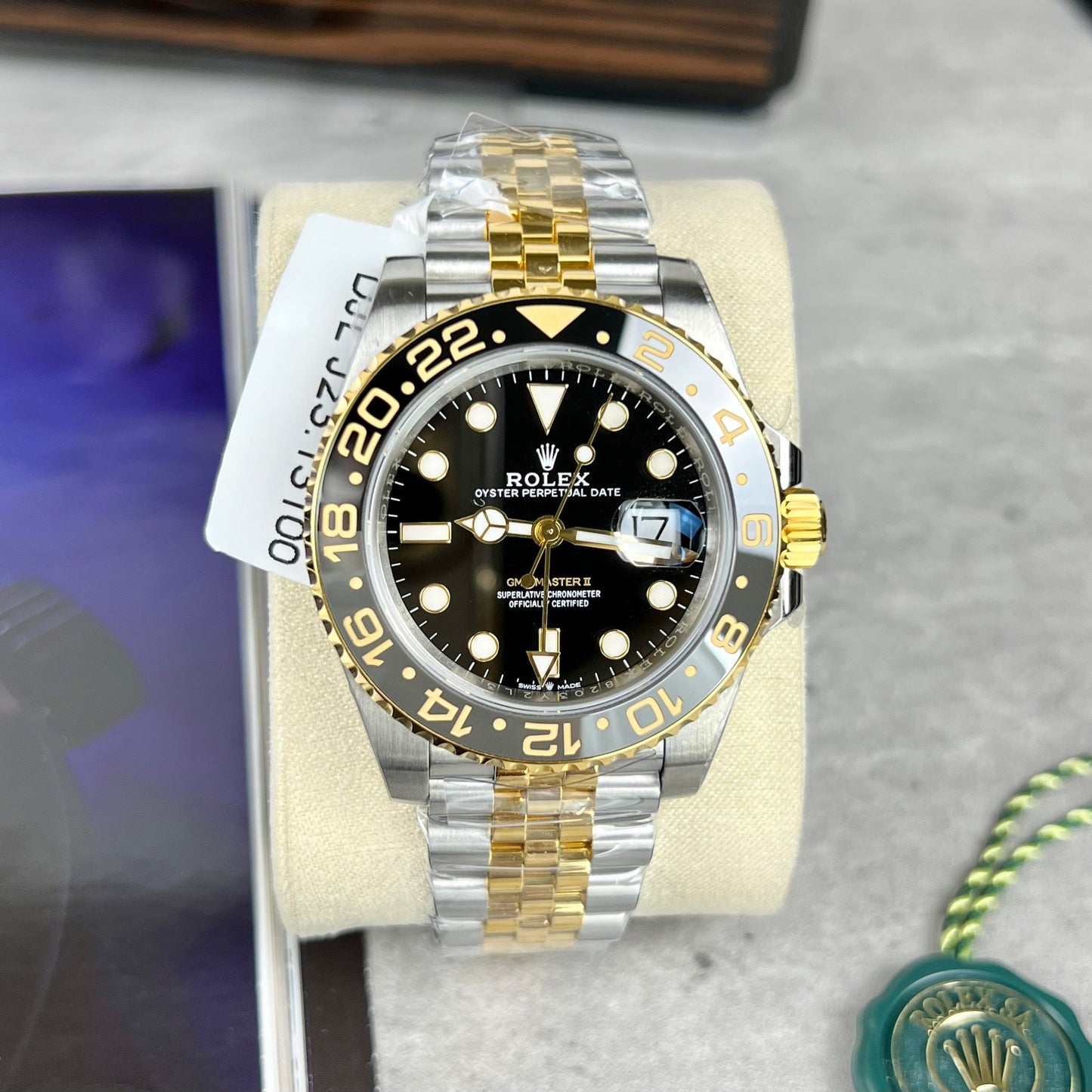 Rolex GMT-Master II 126713GRNR-0001 Avvolto in oro da una fabbrica pulita