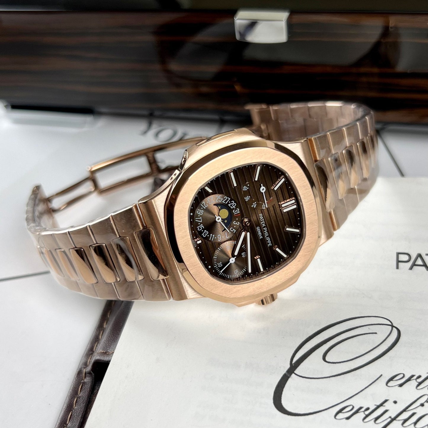 Patek Philippe Nautilus 5712/1R-001 recubierto de oro rosa de 18 quilates