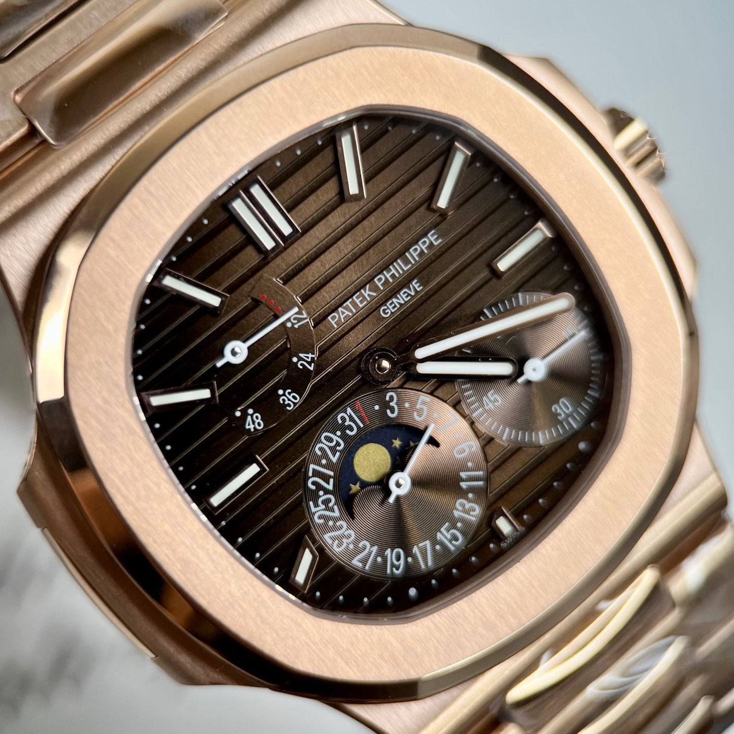 Patek Philippe Nautilus 5712/1R-001 recubierto de oro rosa de 18 quilates