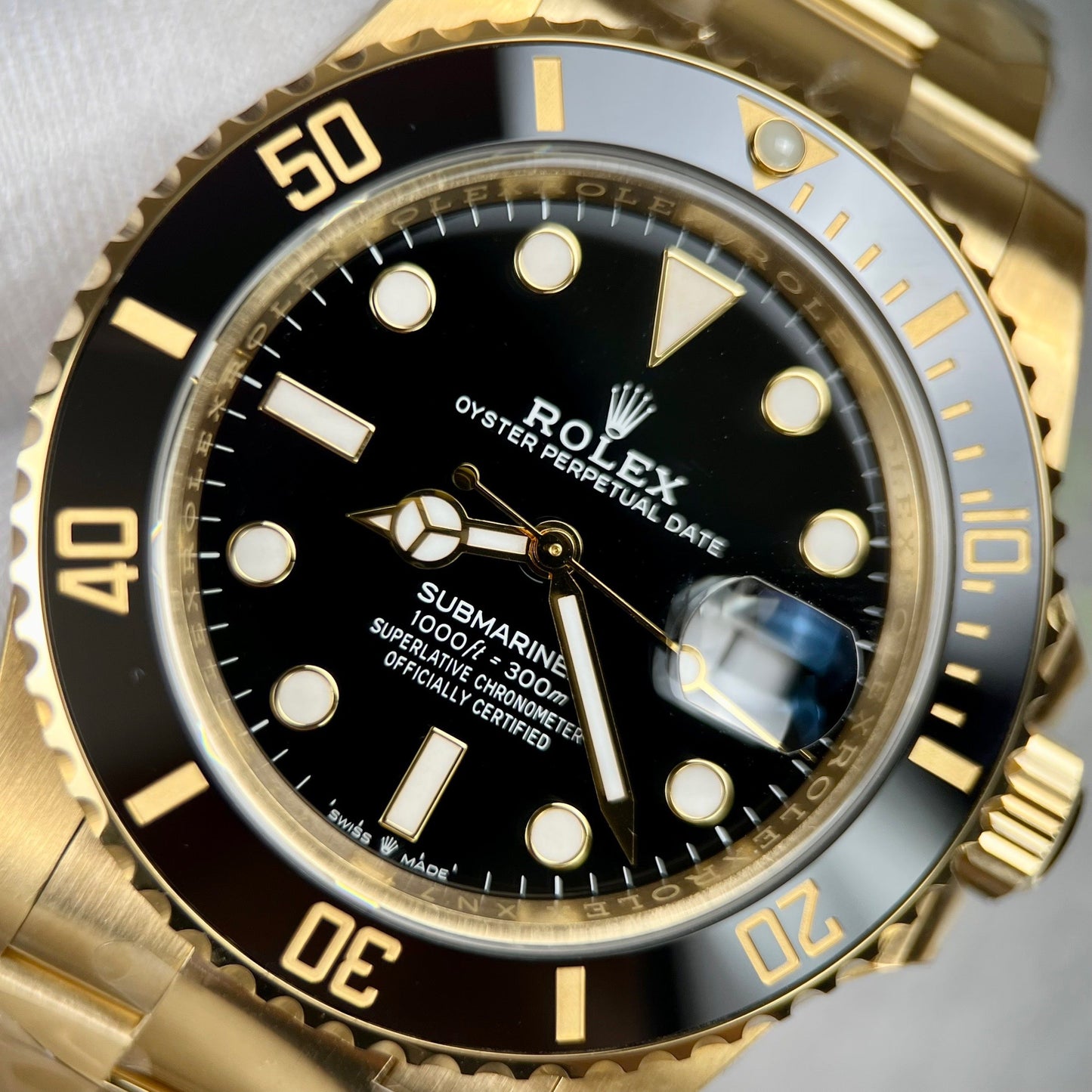 Reloj Rolex Submariner Date con esfera negra y oro amarillo para hombre 126618LN-0002 envuelto en oro de 18 quilates