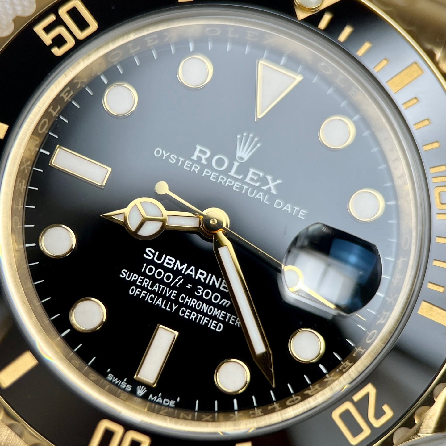 Reloj Rolex Submariner Date con esfera negra y oro amarillo para hombre 126618LN-0002 envuelto en oro de 18 quilates