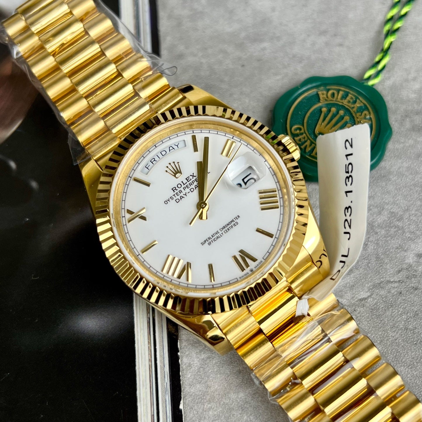 Rolex Day-Date 40 228238-0042 envuelto en oro de 18k Con un peso de 150 gramos