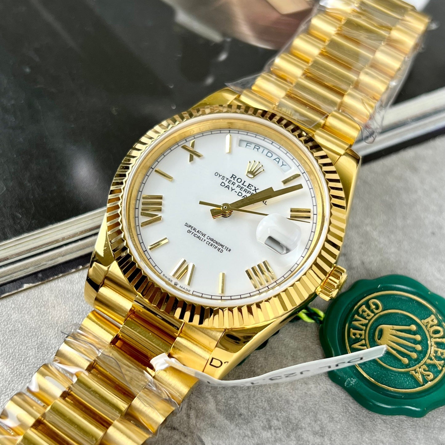 Rolex Day-Date 40 228238-0042 envuelto en oro de 18k Con un peso de 150 gramos