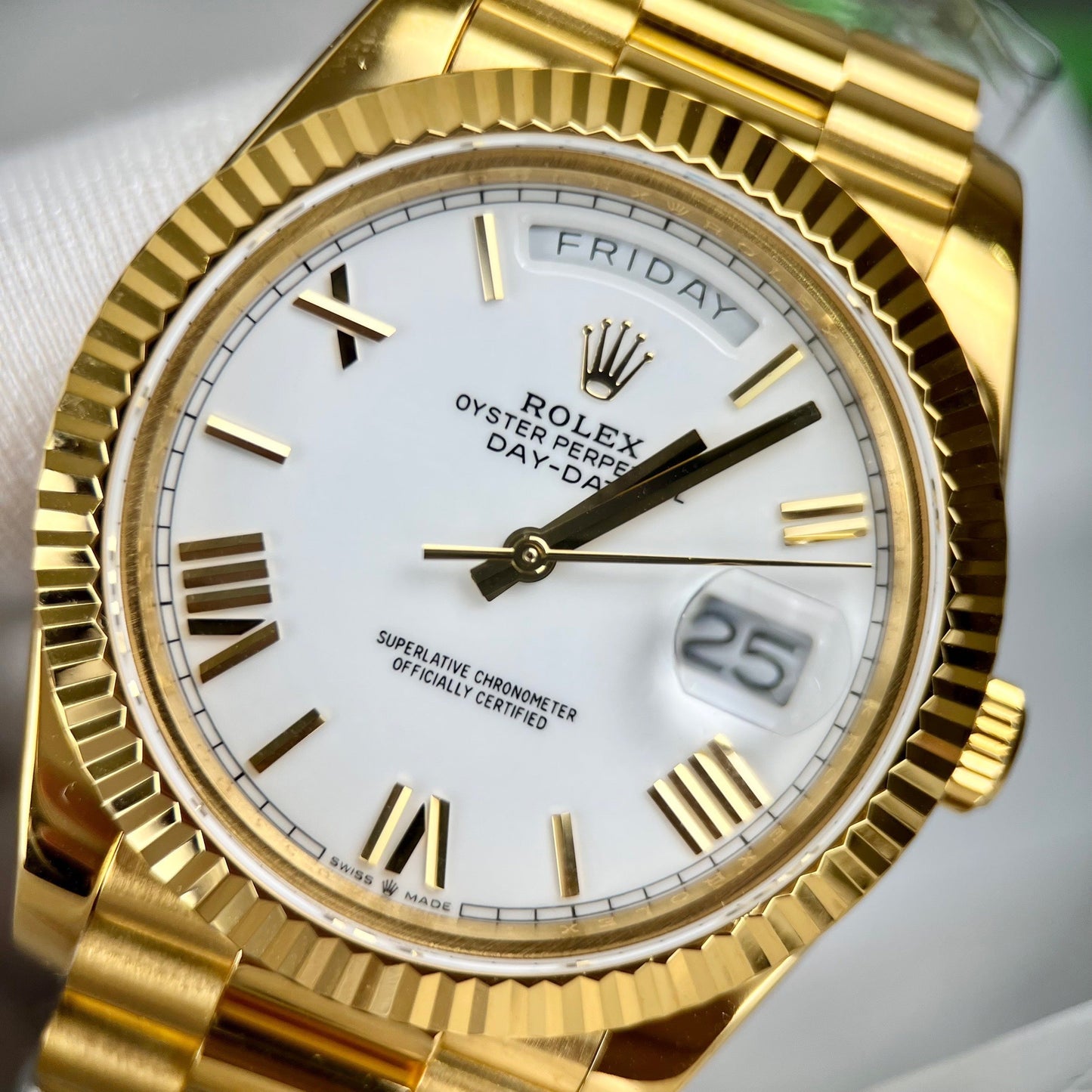 Rolex Day-Date 40 228238-0042 envuelto en oro de 18k Con un peso de 150 gramos