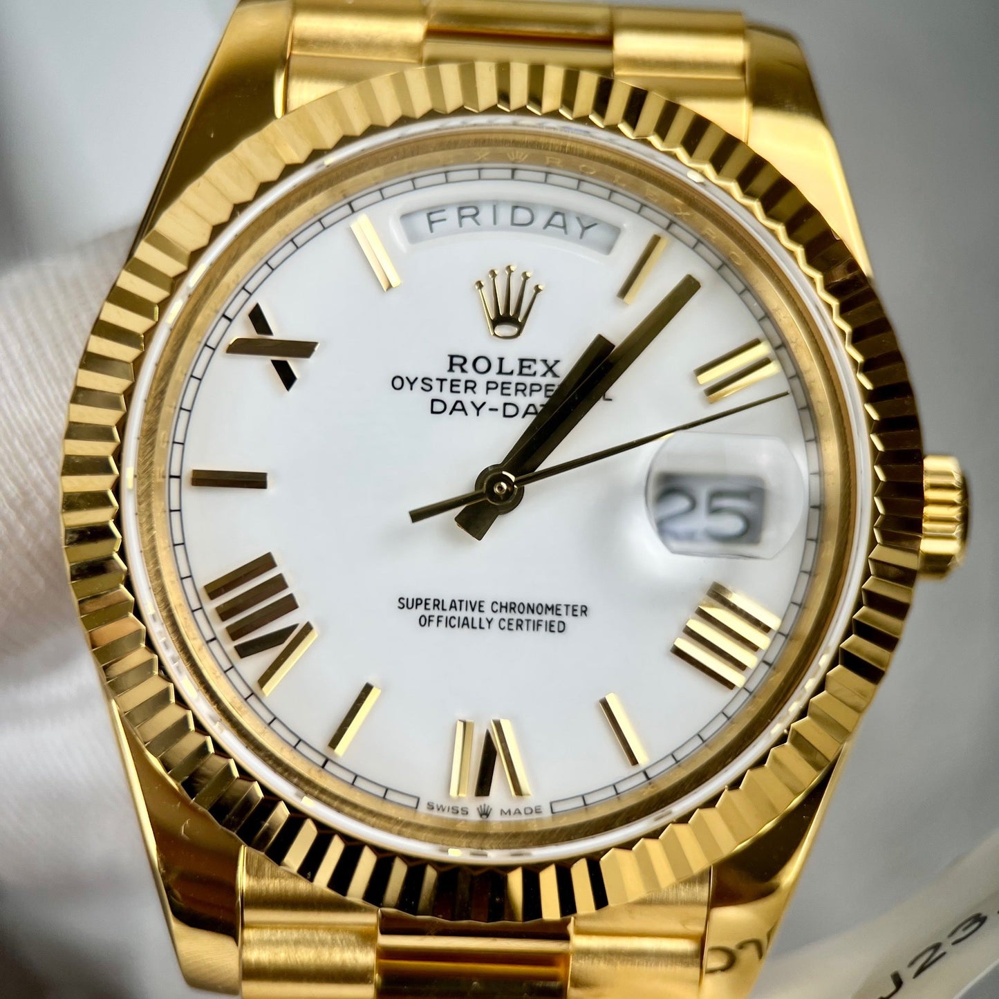 Rolex Day-Date 40 228238-0042 envuelto en oro de 18k Con un peso de 150 gramos