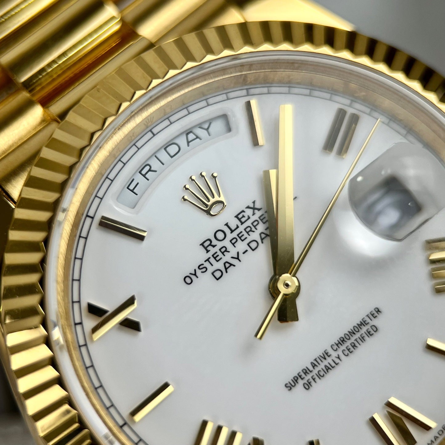 Rolex Day-Date 40 228238-0042 envuelto en oro de 18k Con un peso de 150 gramos