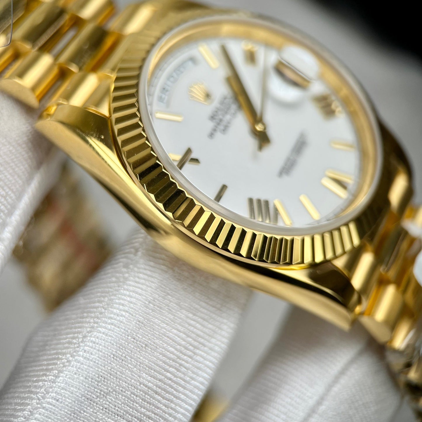 Rolex Day-Date 40 228238-0042 envuelto en oro de 18k Con un peso de 150 gramos