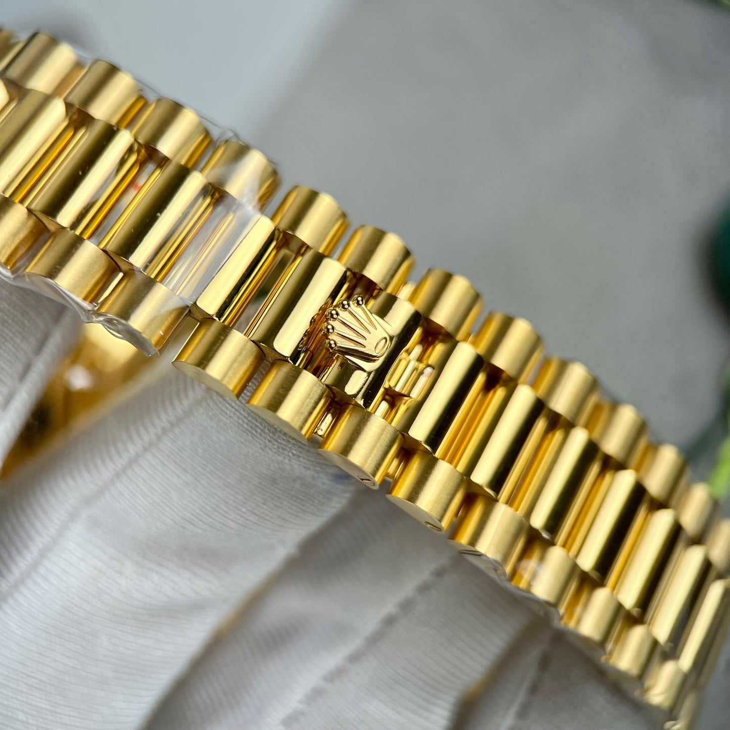 Rolex Day-Date 40 228238-0042 wrapped 18k gold With a weight of 150 grams