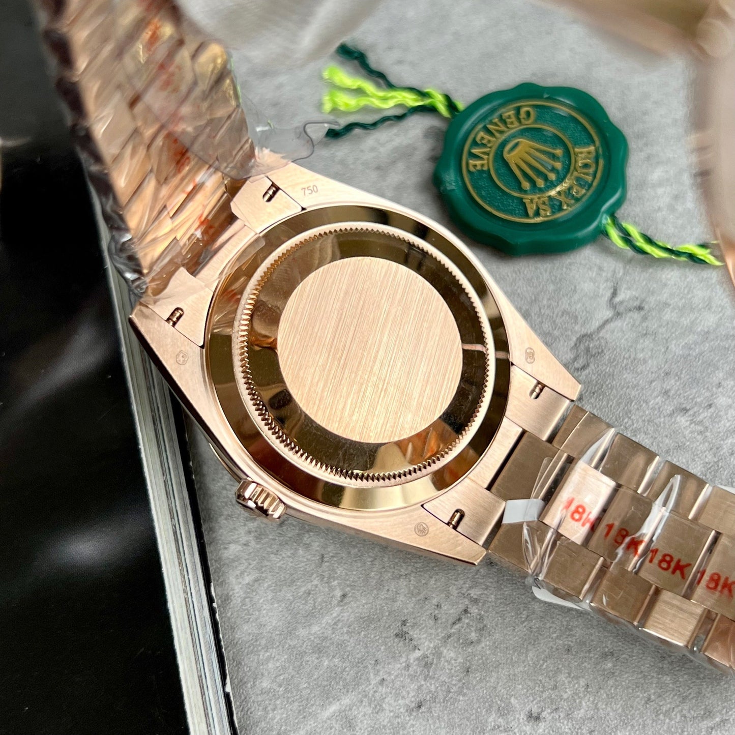 Rolex Day-Date 40 228345RBR Esfera verde oliva con oro rosa de 18 k envuelto y diamante