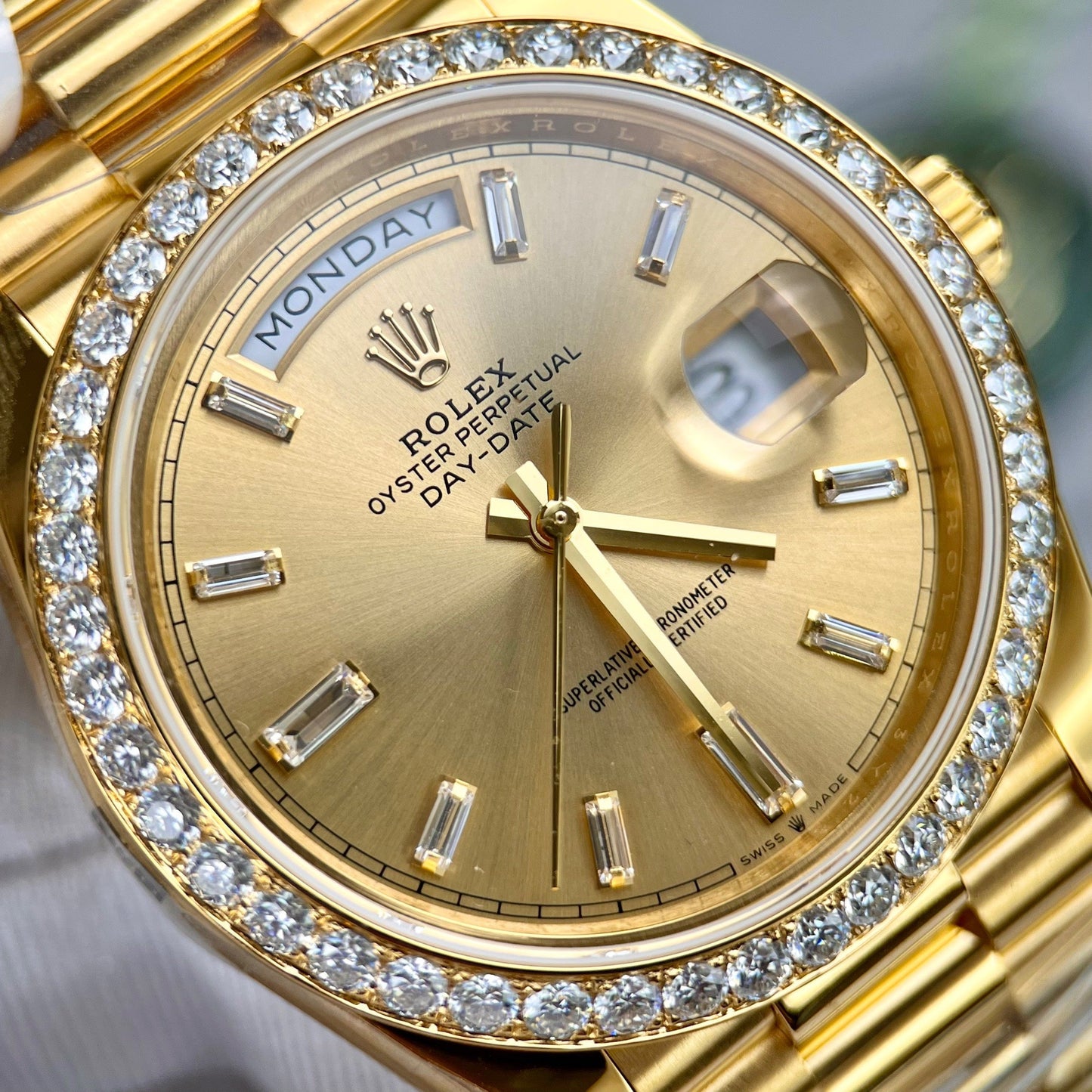 Rolex Day-Date 40 228348rbr-0002 Oro giallo 18 carati tempestato di diamanti artificiali