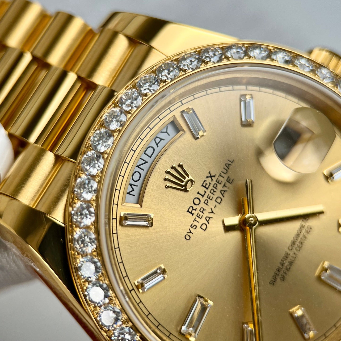 Rolex Day-Date 40 228348rbr-0002 Yellow Gold 18k gold encrusted with Artificial diamonds