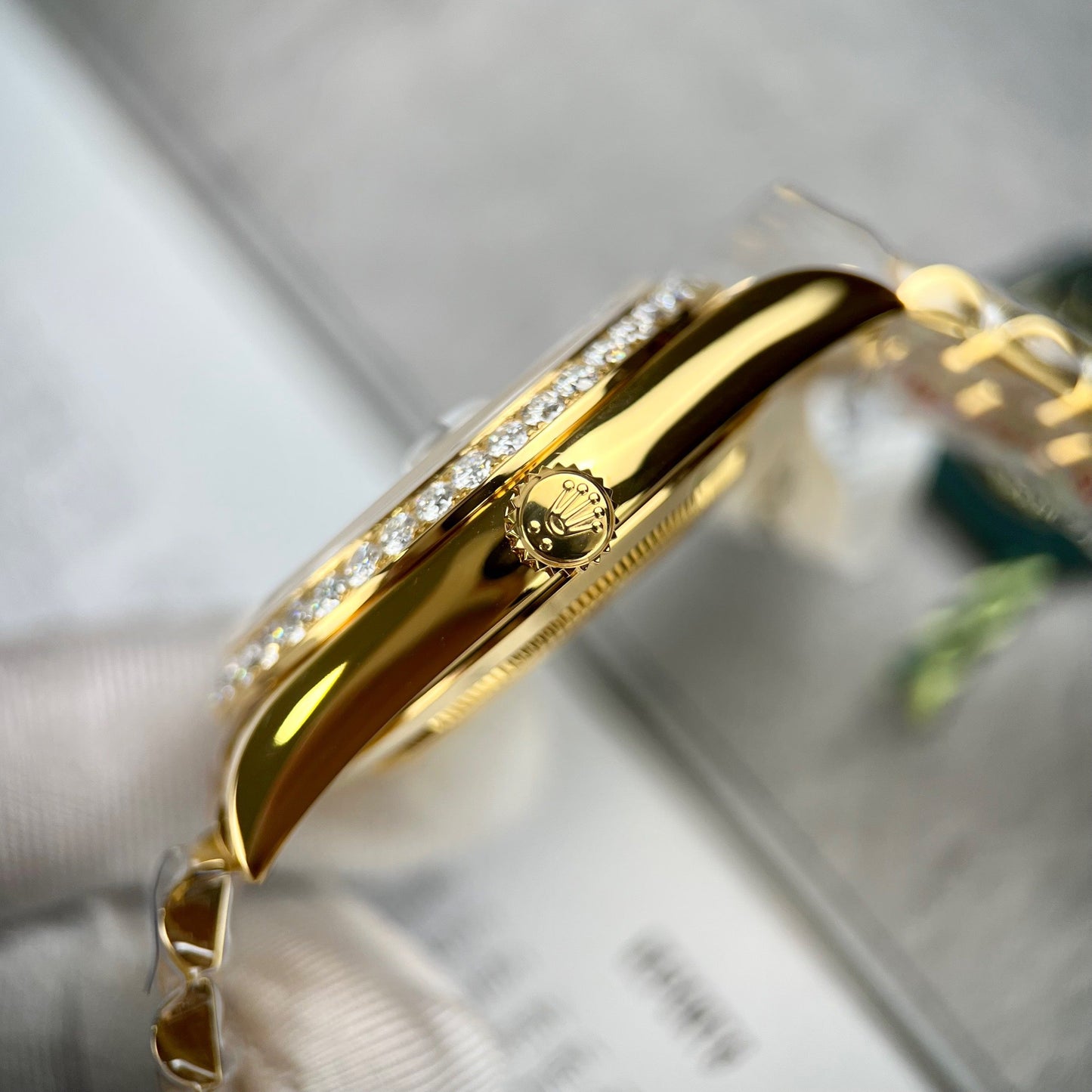 Rolex Day-Date 40 228348rbr-0002 Oro giallo 18 carati tempestato di diamanti artificiali