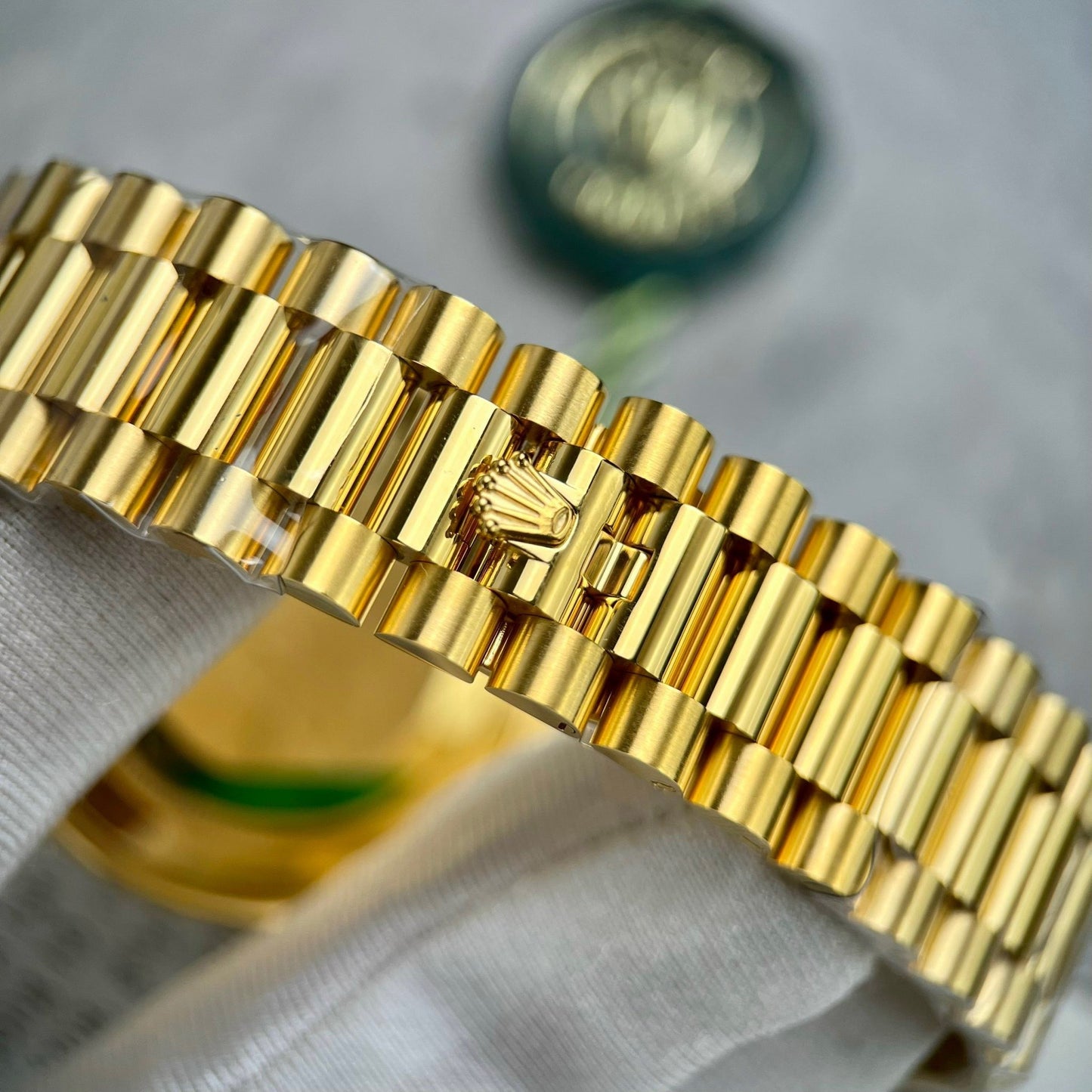 Rolex Day-Date 40 228348rbr-0002 Yellow Gold 18k gold encrusted with Artificial diamonds