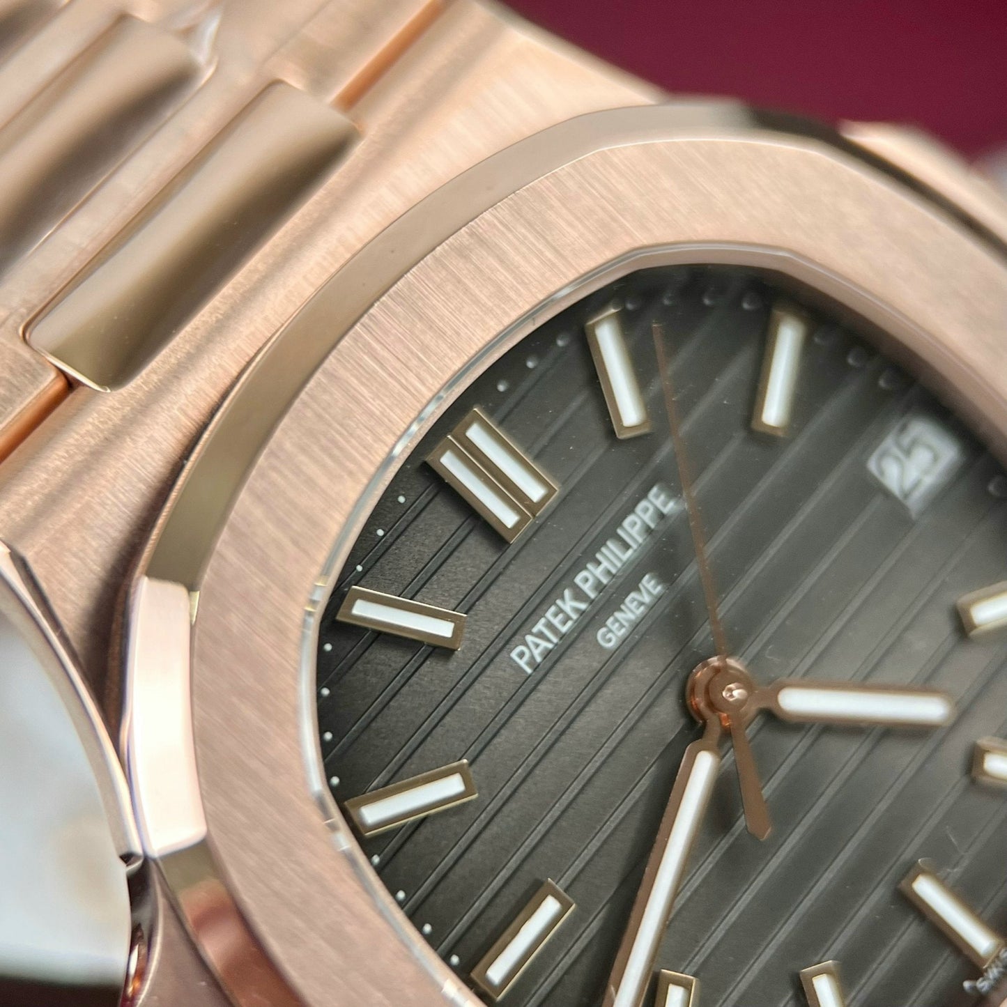 Patek Philippe Nautilus 5711/1R-001: oro rosa de 18 quilates envuelto en fábrica de 3 quilates