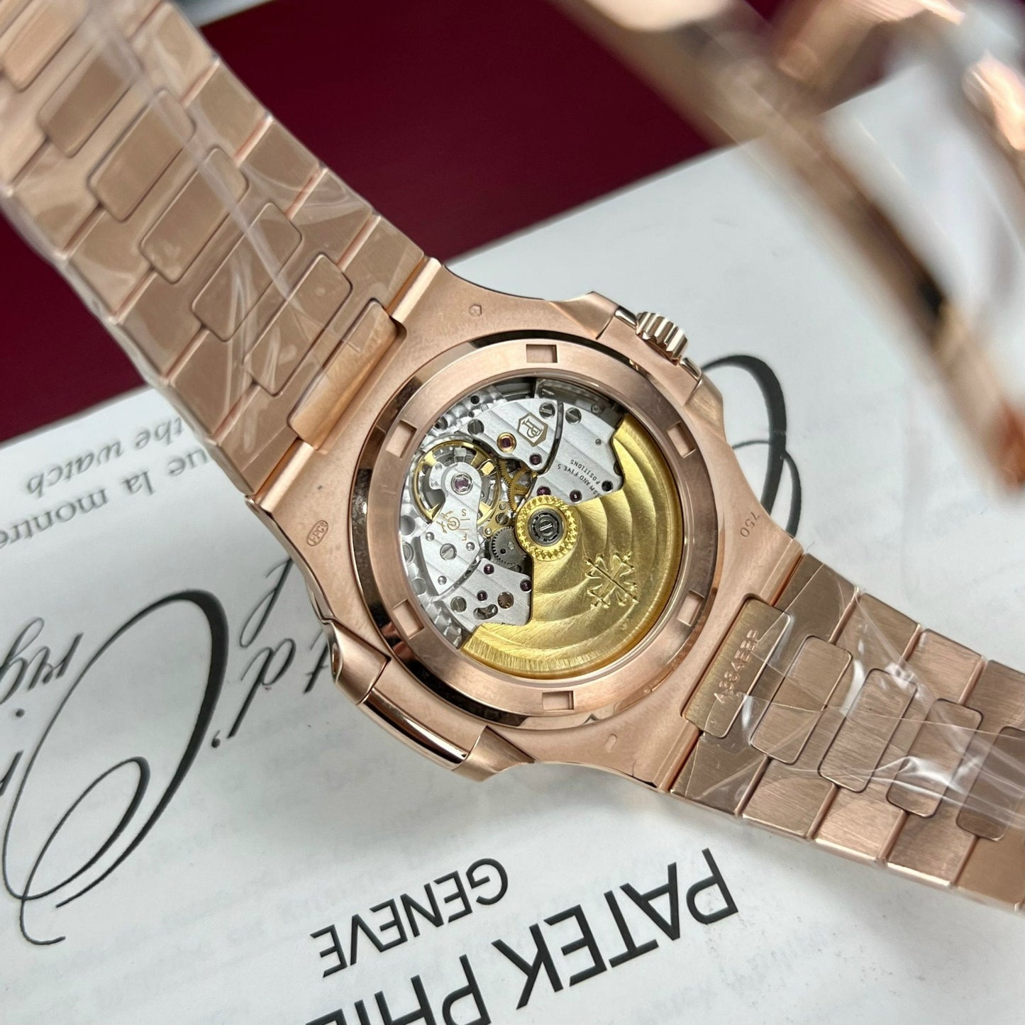 Patek Philippe Nautilus 5711/1R-001: oro rosa de 18 quilates envuelto en fábrica de 3 quilates