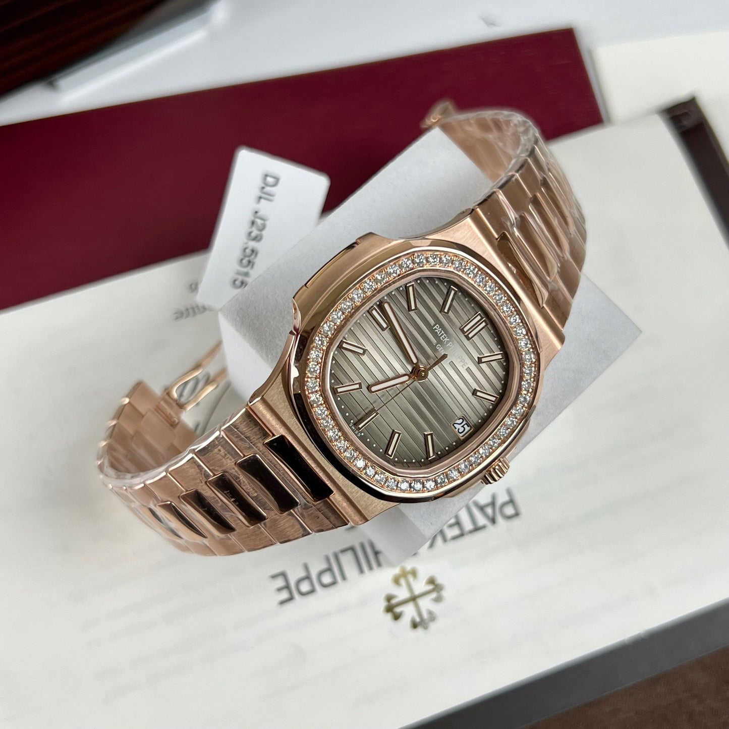 Patek Philippe Nautilus 5711/1R-001 – Avvolto in oro rosa 18 carati e diamanti dalla fabbrica 3K