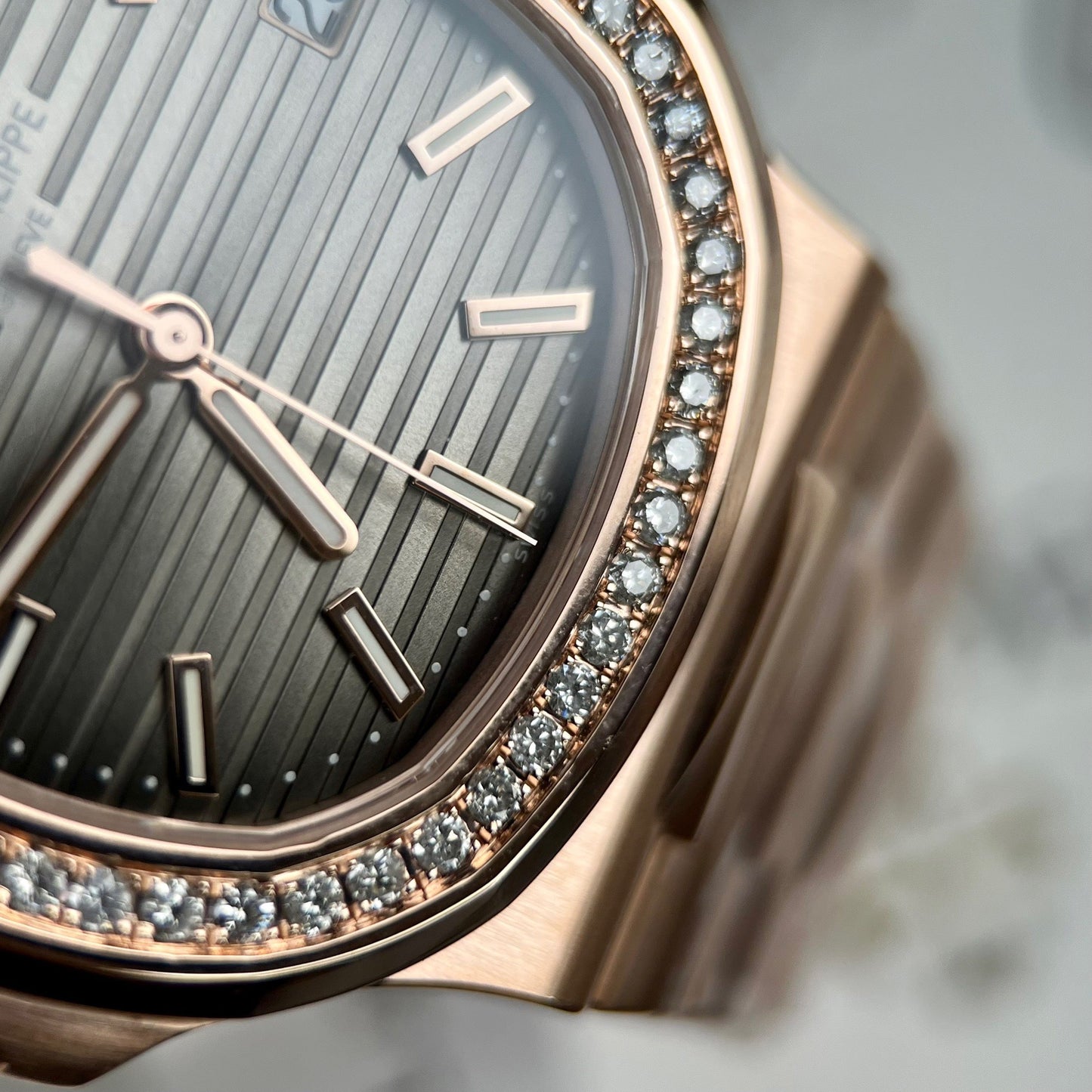 Patek Philippe Nautilus 5711/1R-001 – Avvolto in oro rosa 18 carati e diamanti dalla fabbrica 3K