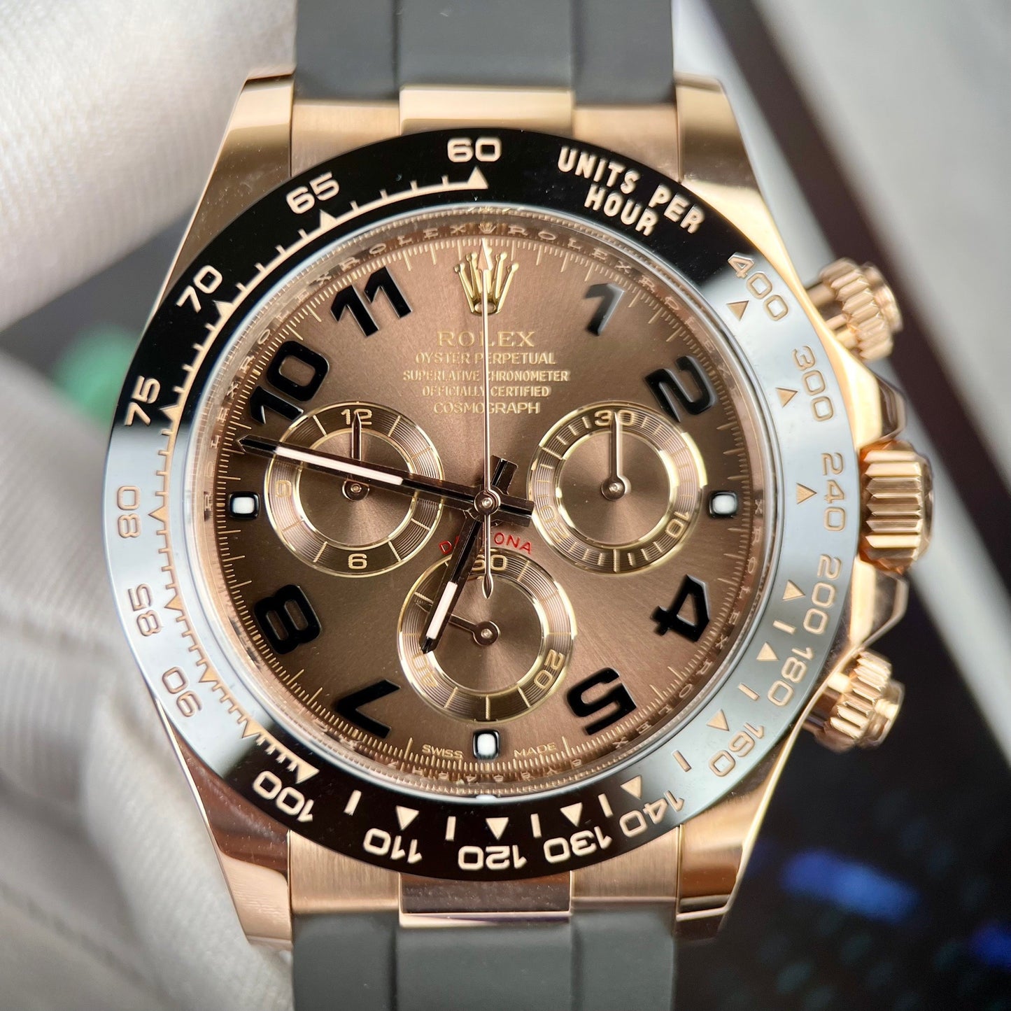 Rolex Daytona Oro rosa Chocolate Esfera árabe y bisel de cerámica Brazalete de caucho Oysterflex 116515LN