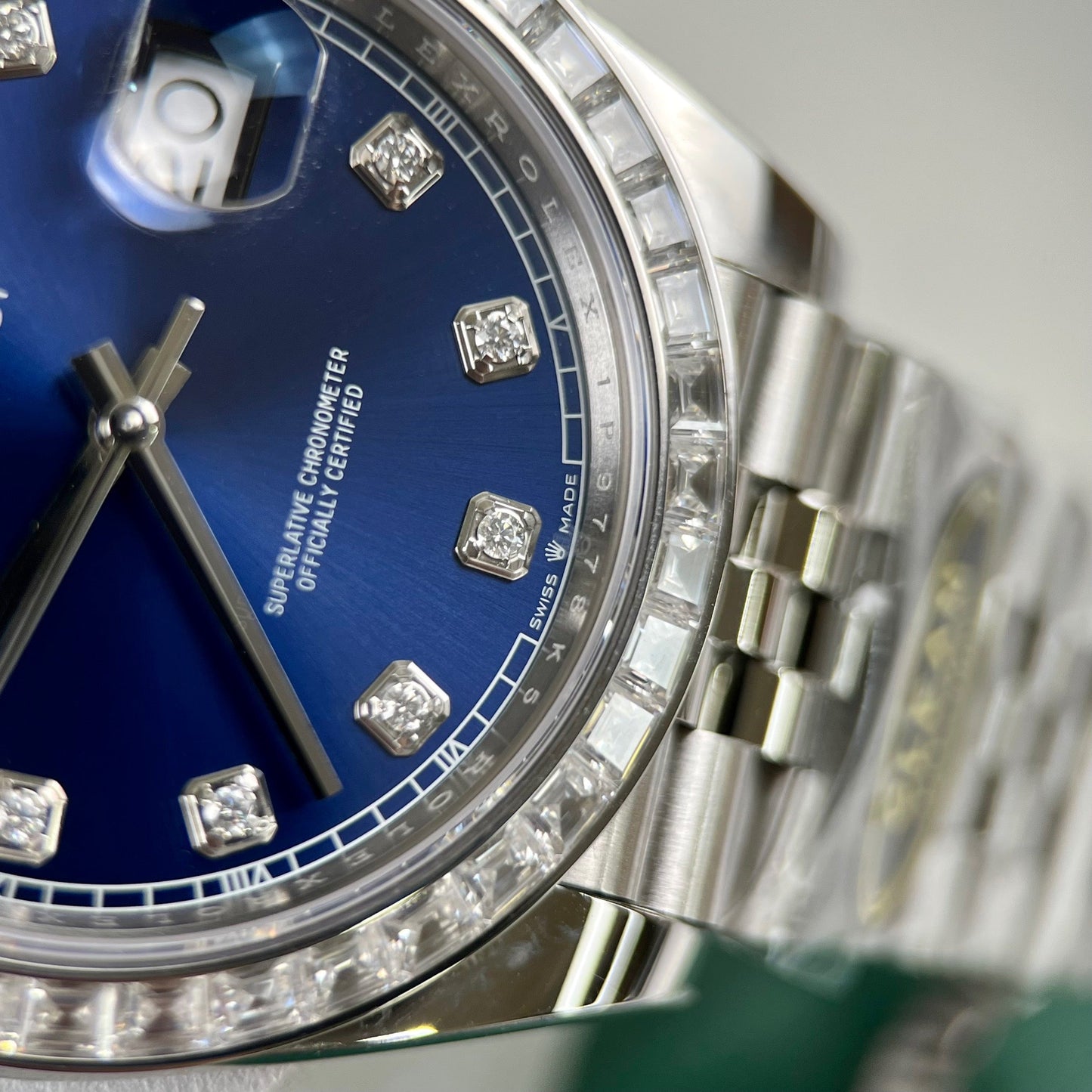 Rolex Datejust 41 quadrante blu in moissanite 126334-0016 e lunetta baguette in moissanite personalizzata