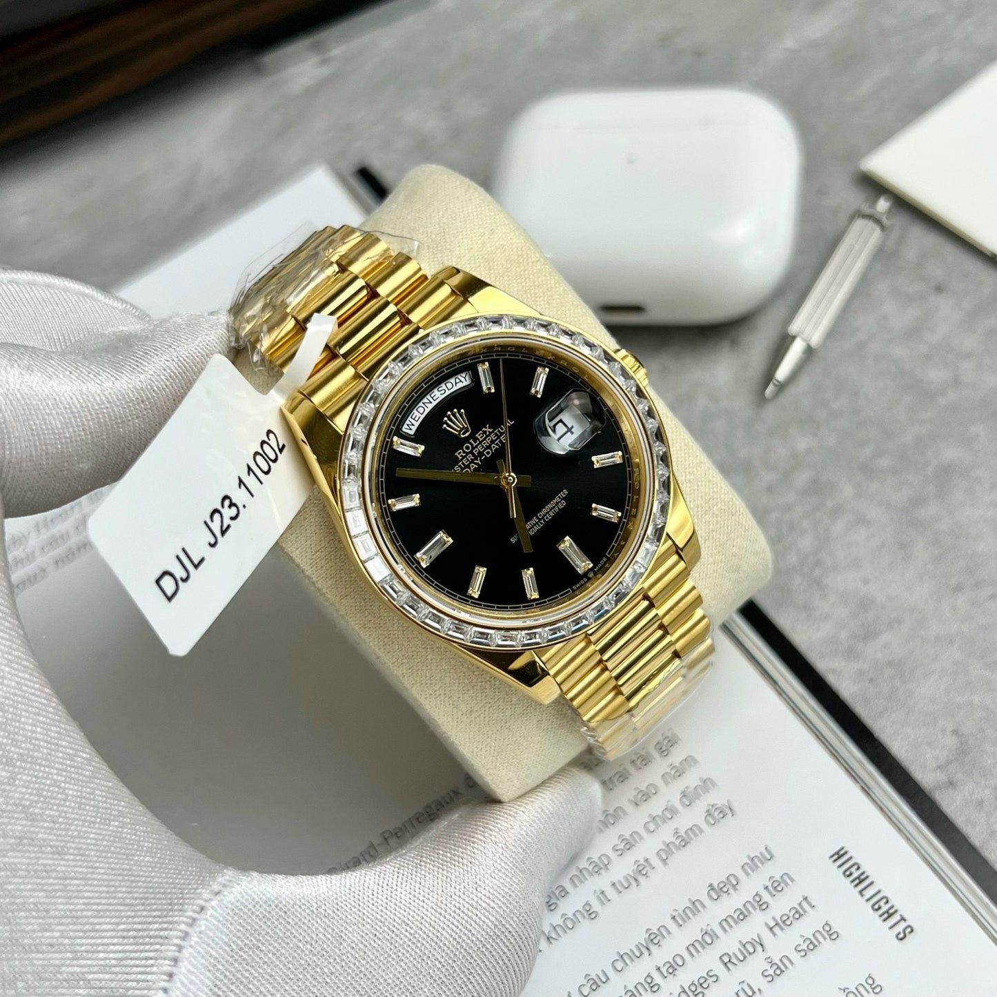 Rolex Day-Date 40 228398TBR avvolto in oro giallo 18 carati e lunetta Baguette in moissanite