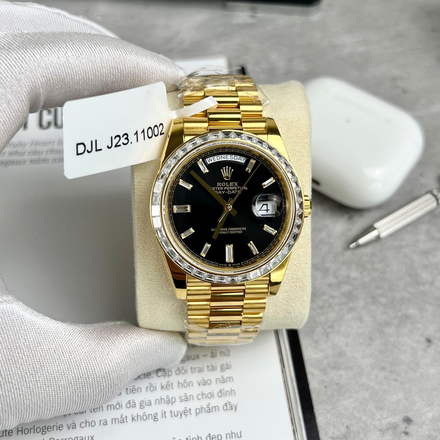 Rolex Day-Date 40 228398TBR avvolto in oro giallo 18 carati e lunetta Baguette in moissanite