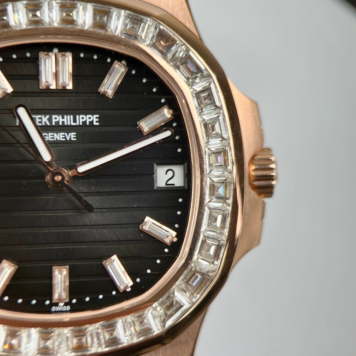 Patek Philippe Nautilus 5711/1R-001 – Baguette envuelta en oro rosa de 18 k y moissanita