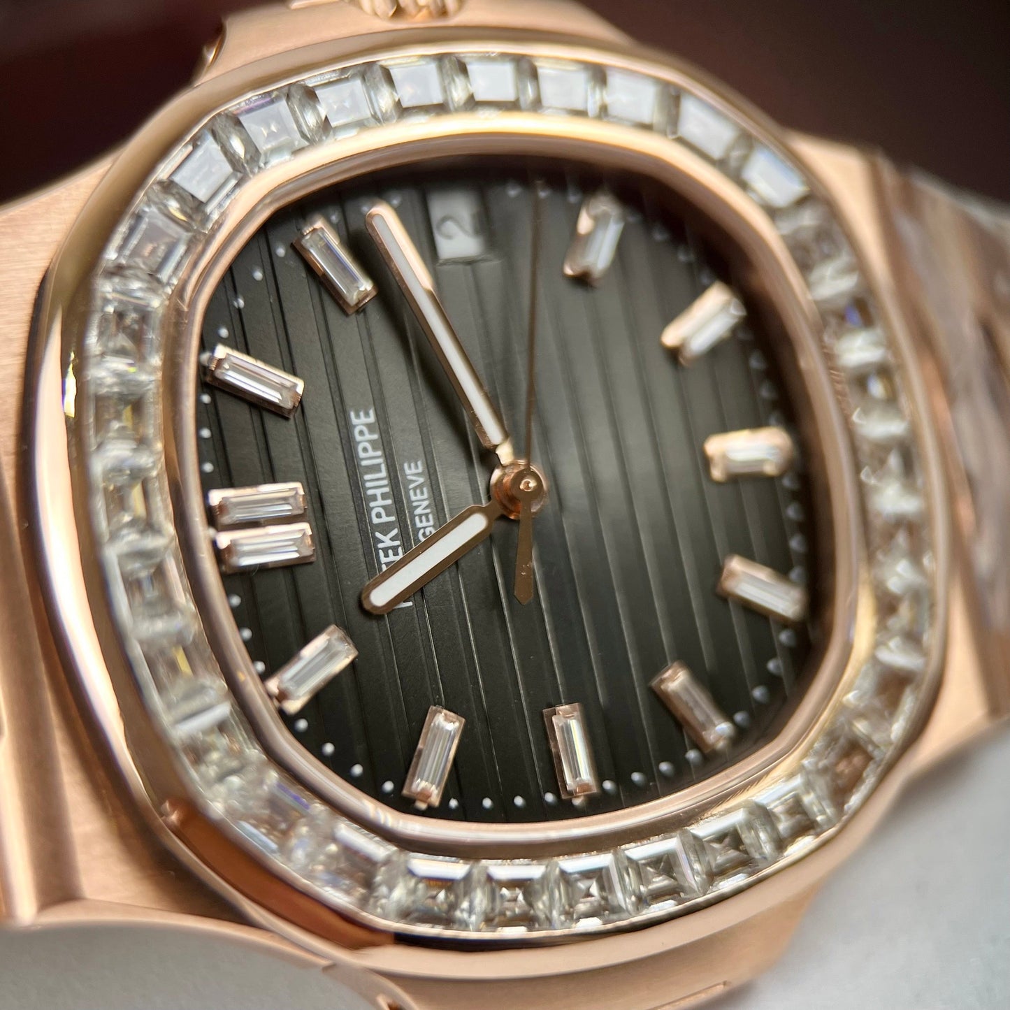 Patek Philippe Nautilus 5711/1R-001 – Baguette rivestita in oro rosa 18 carati e Moissanite