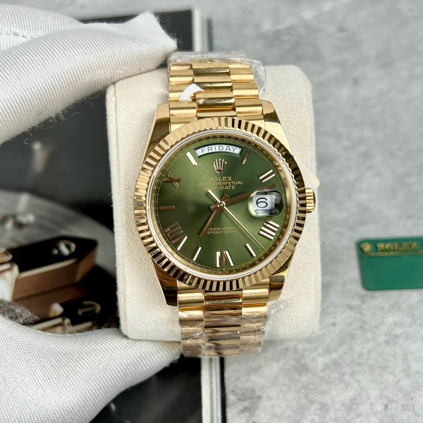 Rolex Day-Date 40 228235 Gold Filled 18k con esfera verde de 167 gramos de peso