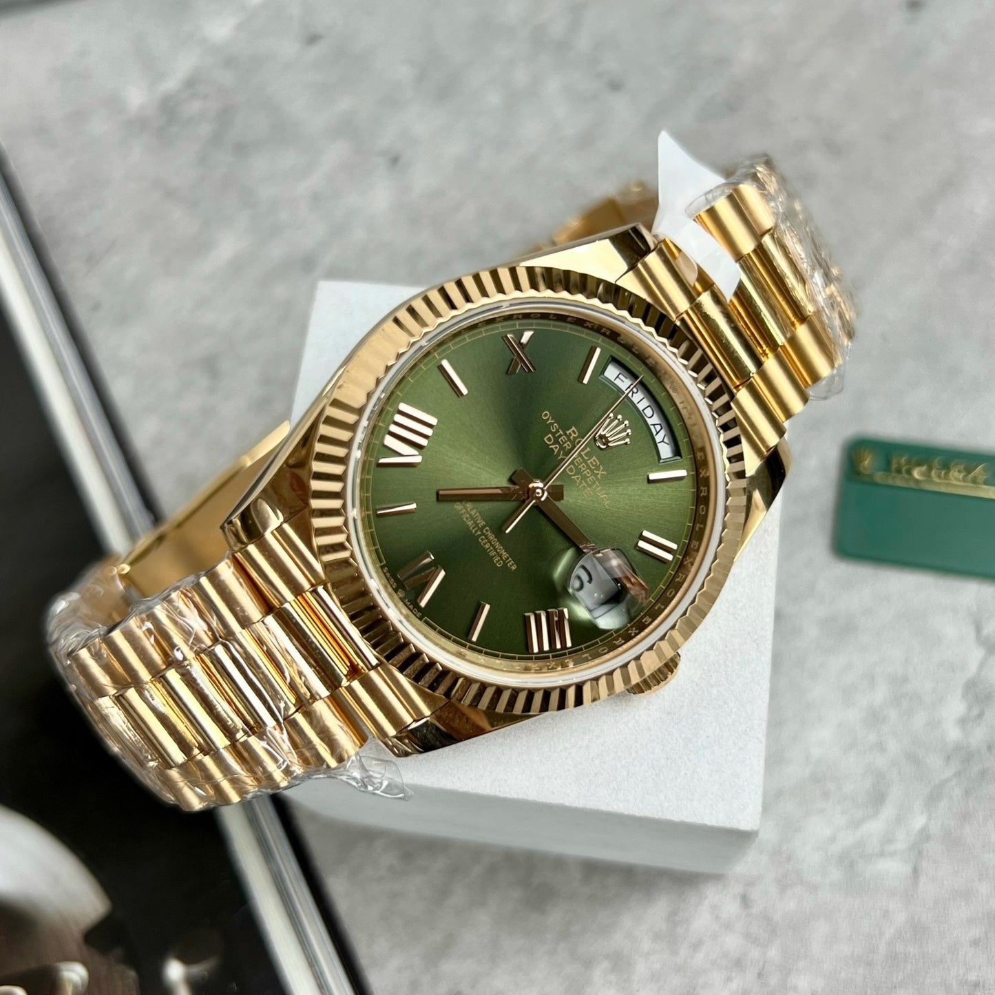 Rolex Day-Date 40 228235 Gold Filled 18k con esfera verde de 167 gramos de peso