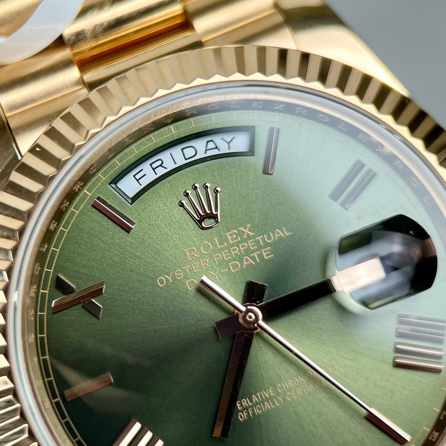 Rolex Day-Date 40 228235 Gold Filled 18k con esfera verde de 167 gramos de peso