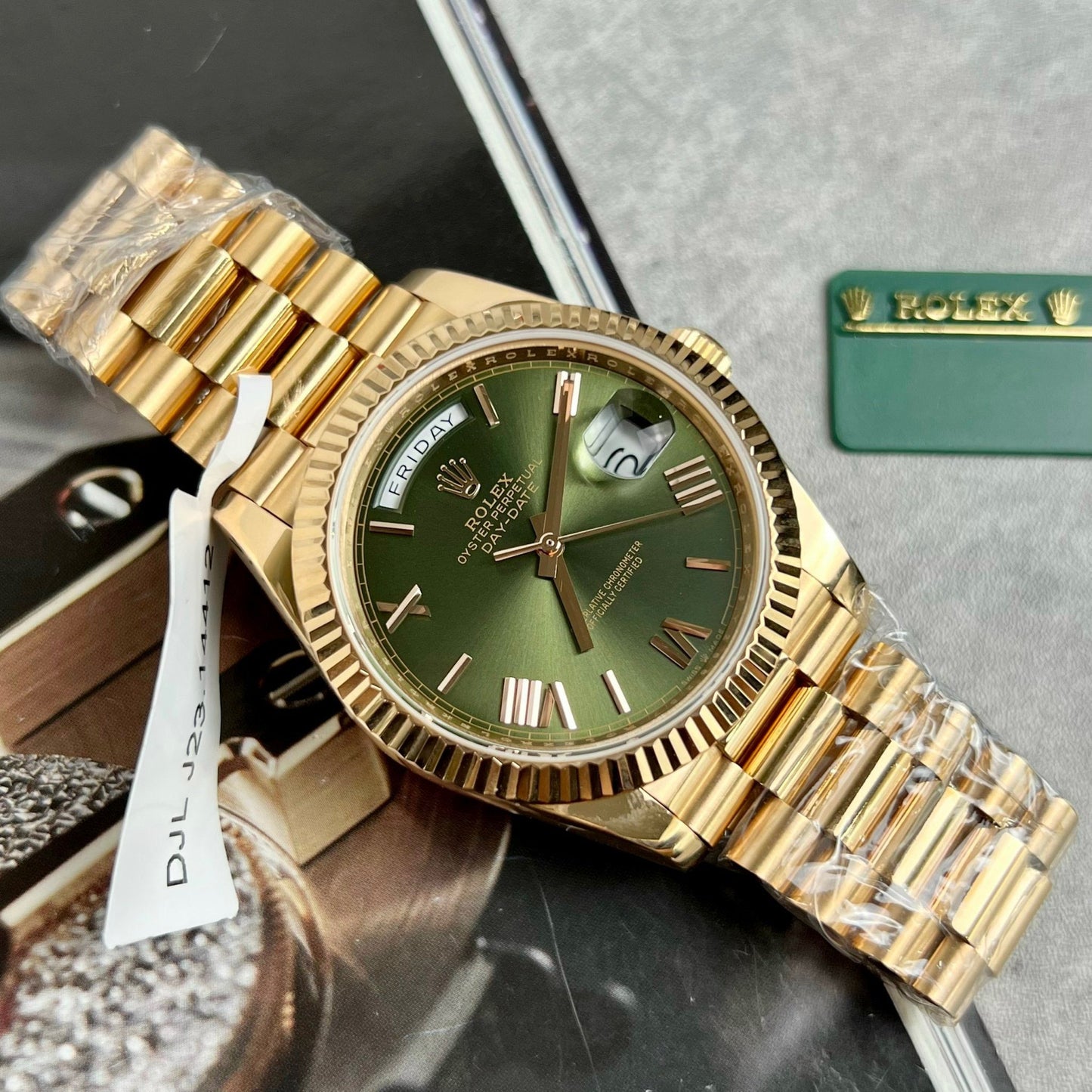 Rolex Day-Date 40 228235 Gold Filled 18k con esfera verde de 167 gramos de peso