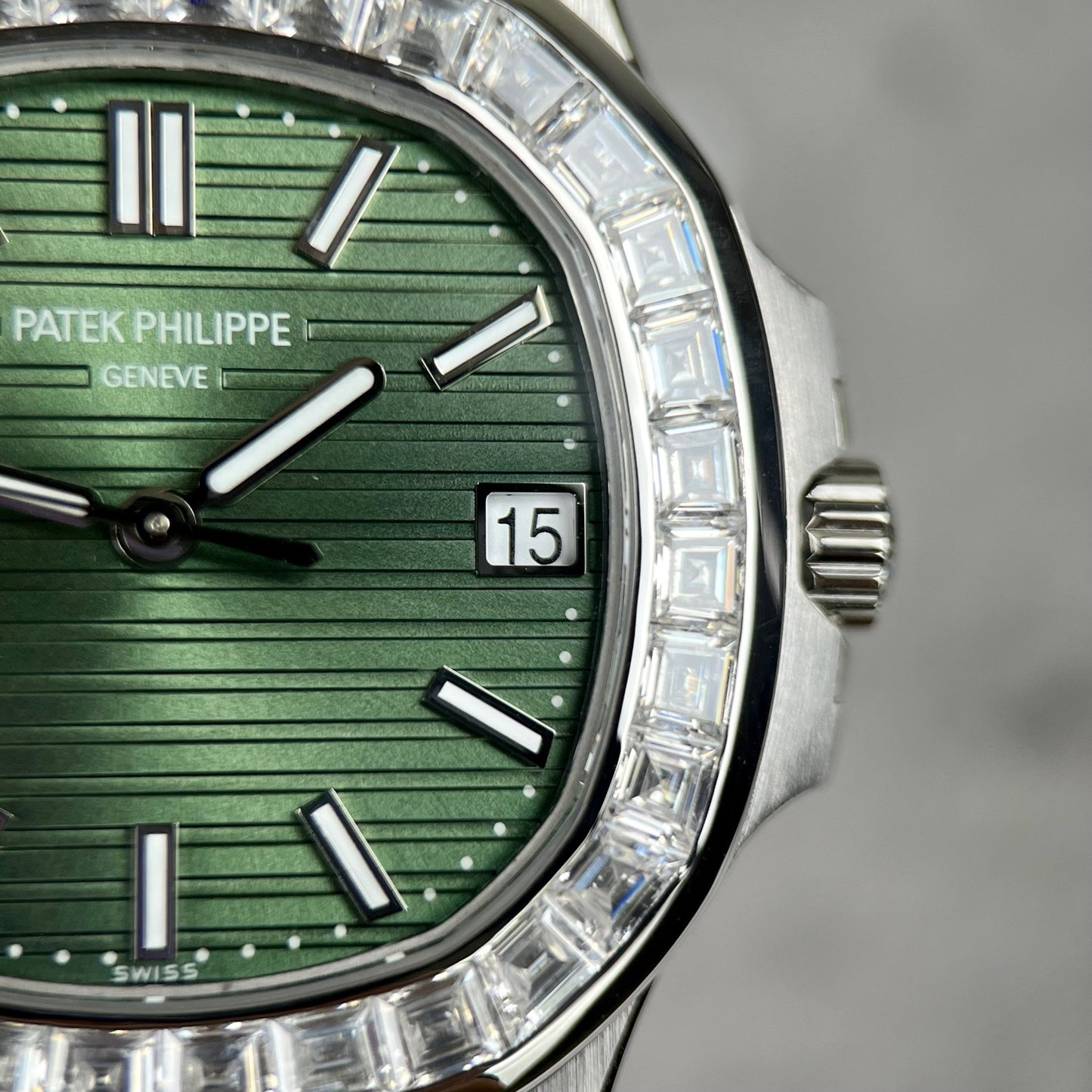 Patek Philippe Nautilus 5711/1300A-001 Baguette de moisanita personalizada con esfera verde de fábrica 3K