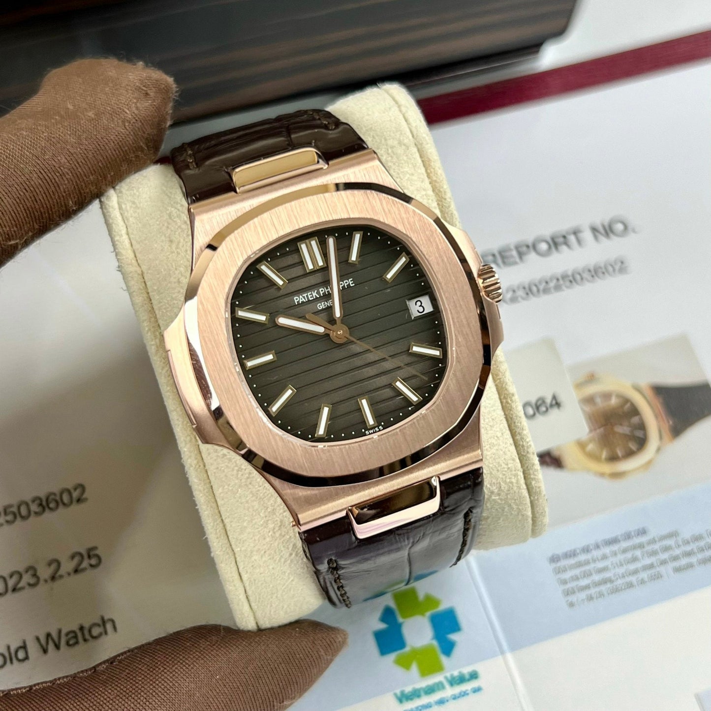 Patek Philippe Nautilus 5711/1R-001 – Versión con banda de cuero envuelta en oro rosa de 18k