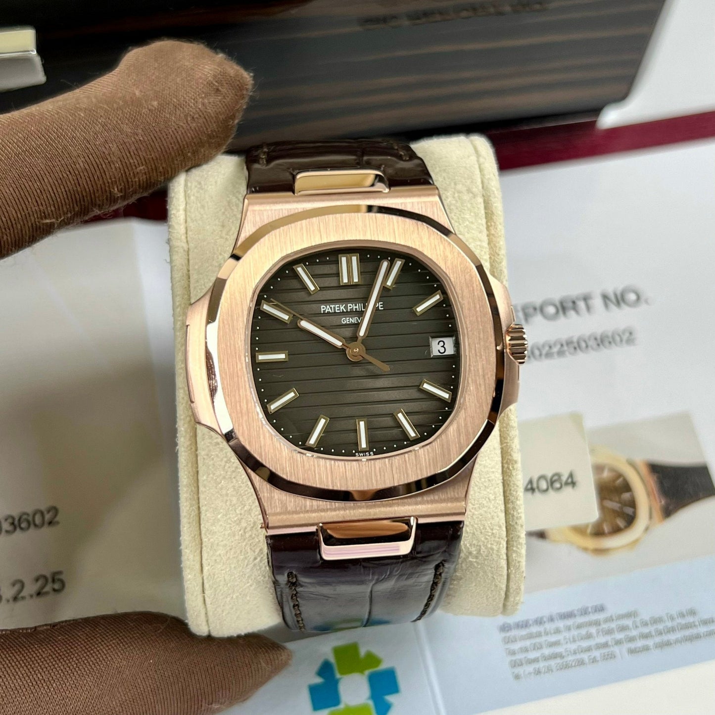 Patek Philippe Nautilus 5711/1R-001 – Versión con banda de cuero envuelta en oro rosa de 18k