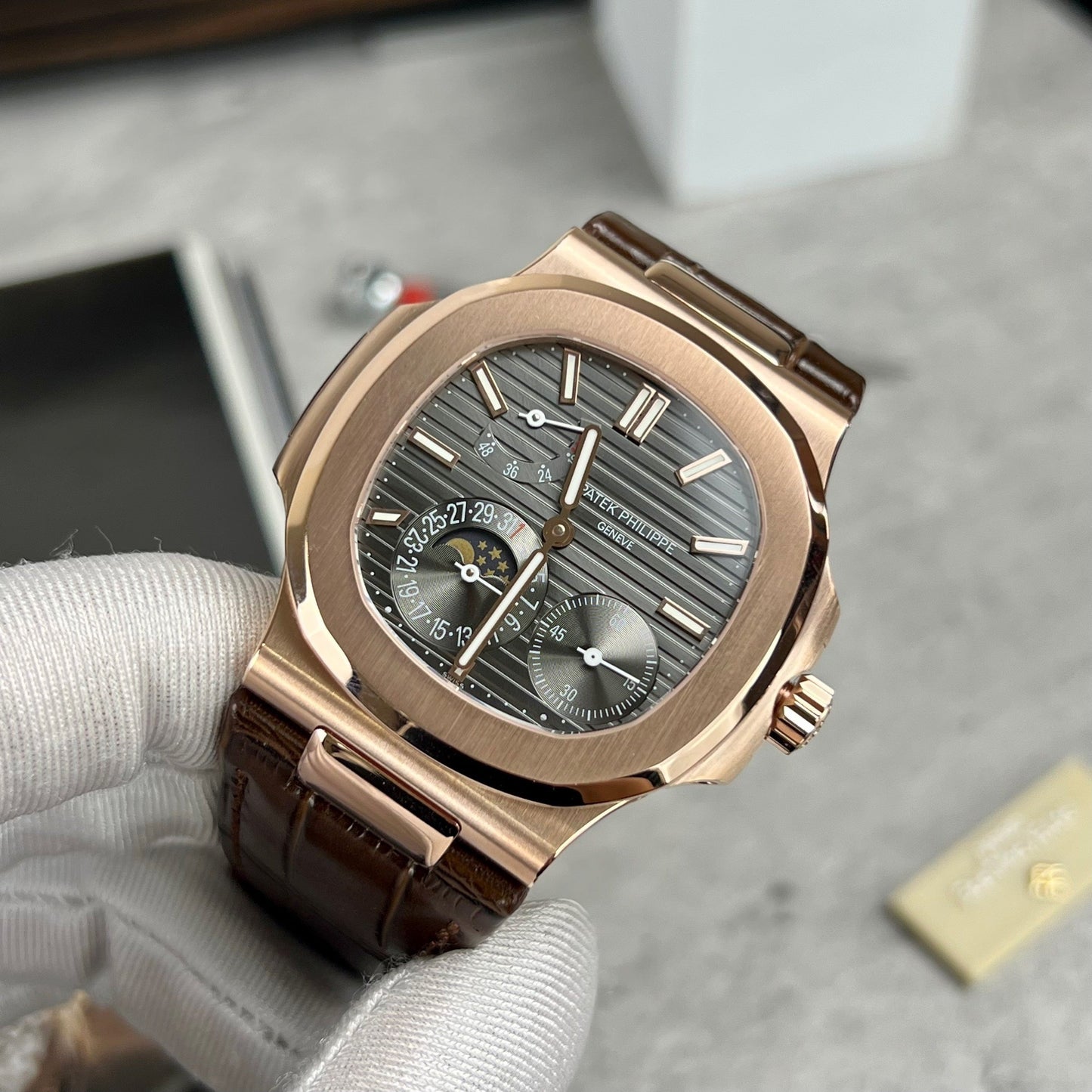 Patek Philippe Nautilus 5712 Oro rosa de 18 quilates con esfera gris de PPF