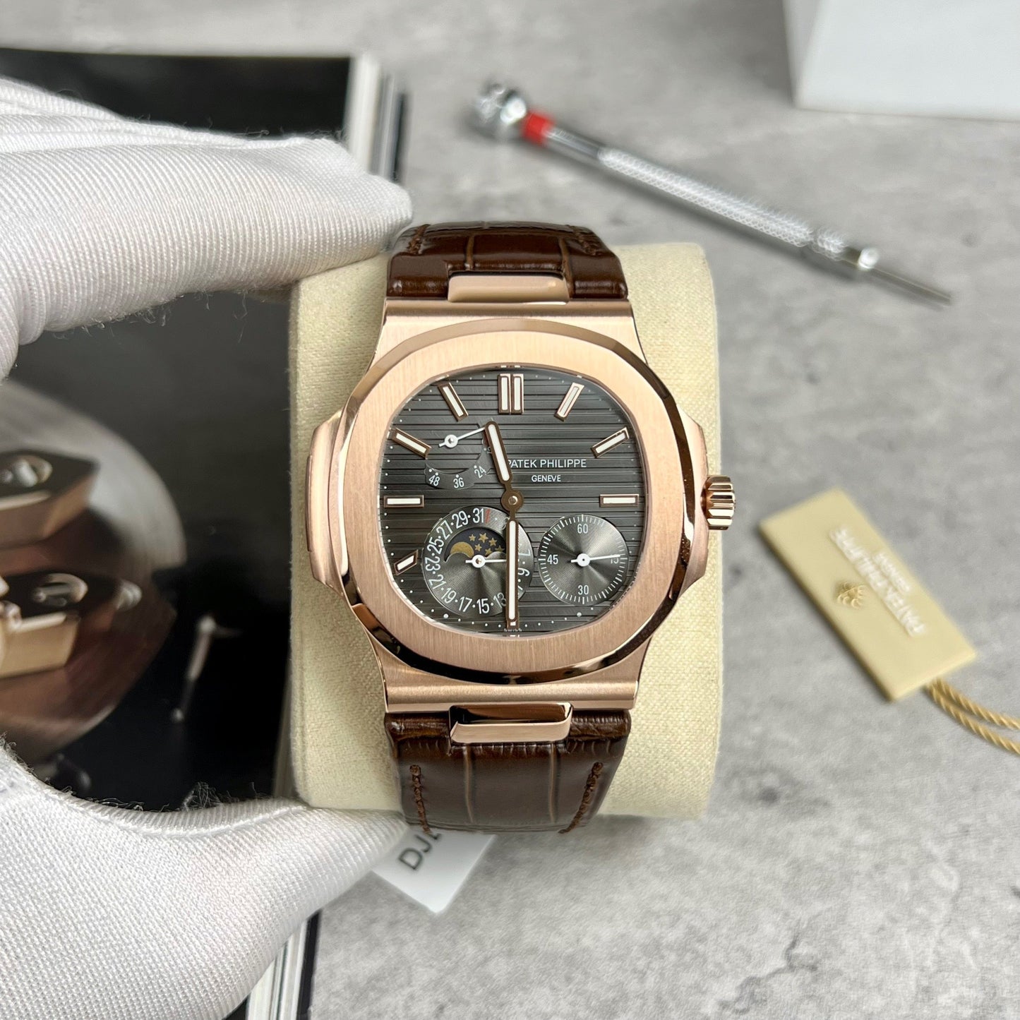 Patek Philippe Nautilus 5712 Oro rosa de 18 quilates con esfera gris de PPF