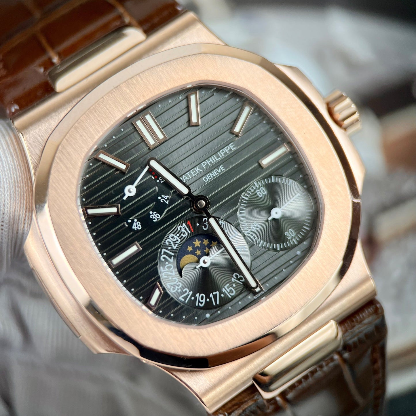 Patek Philippe Nautilus 5712 Oro rosa de 18 quilates con esfera gris de PPF