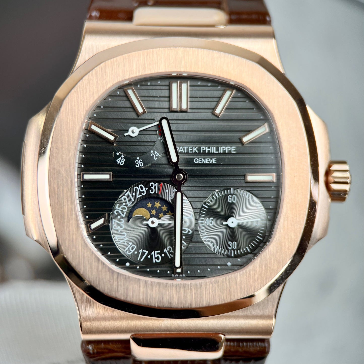 Patek Philippe Nautilus 5712 Oro rosa de 18 quilates con esfera gris de PPF