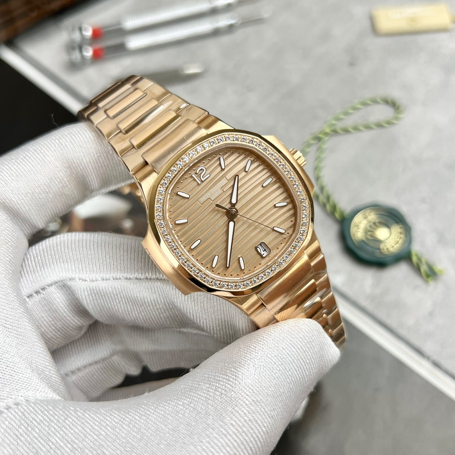 Patek Philippe Nautilus 7118/1R-010 Oro de 18k relleno de fábrica 3k con esfera amarilla