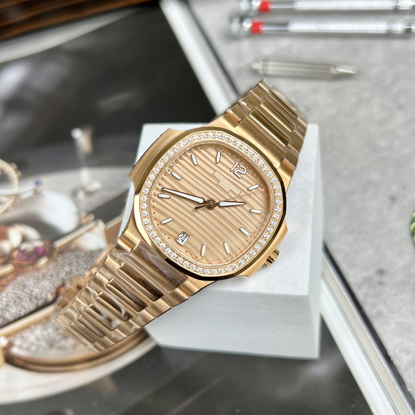 Patek Philippe Nautilus 7118/1R-010 Oro de 18k relleno de fábrica 3k con esfera amarilla