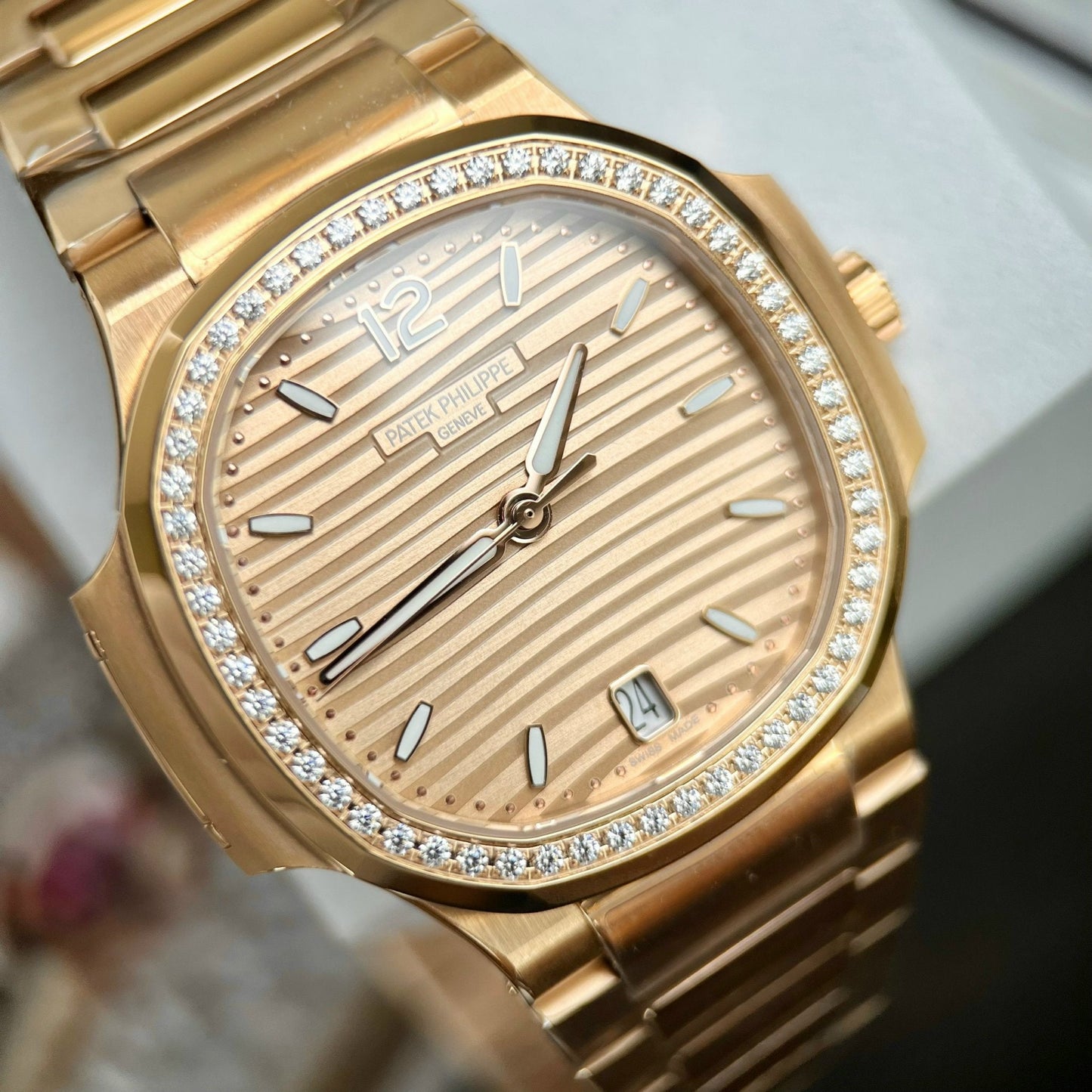 Patek Philippe Nautilus 7118/1R-010 Oro de 18k relleno de fábrica 3k con esfera amarilla