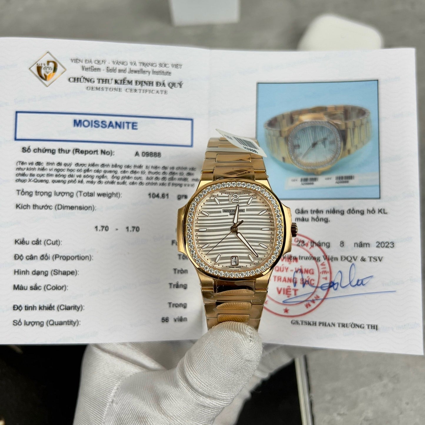 Patek Philippe Nautilus 7118/1R-010 Oro de 18 quilates relleno con esfera blanca y piedra moissanita personalizada