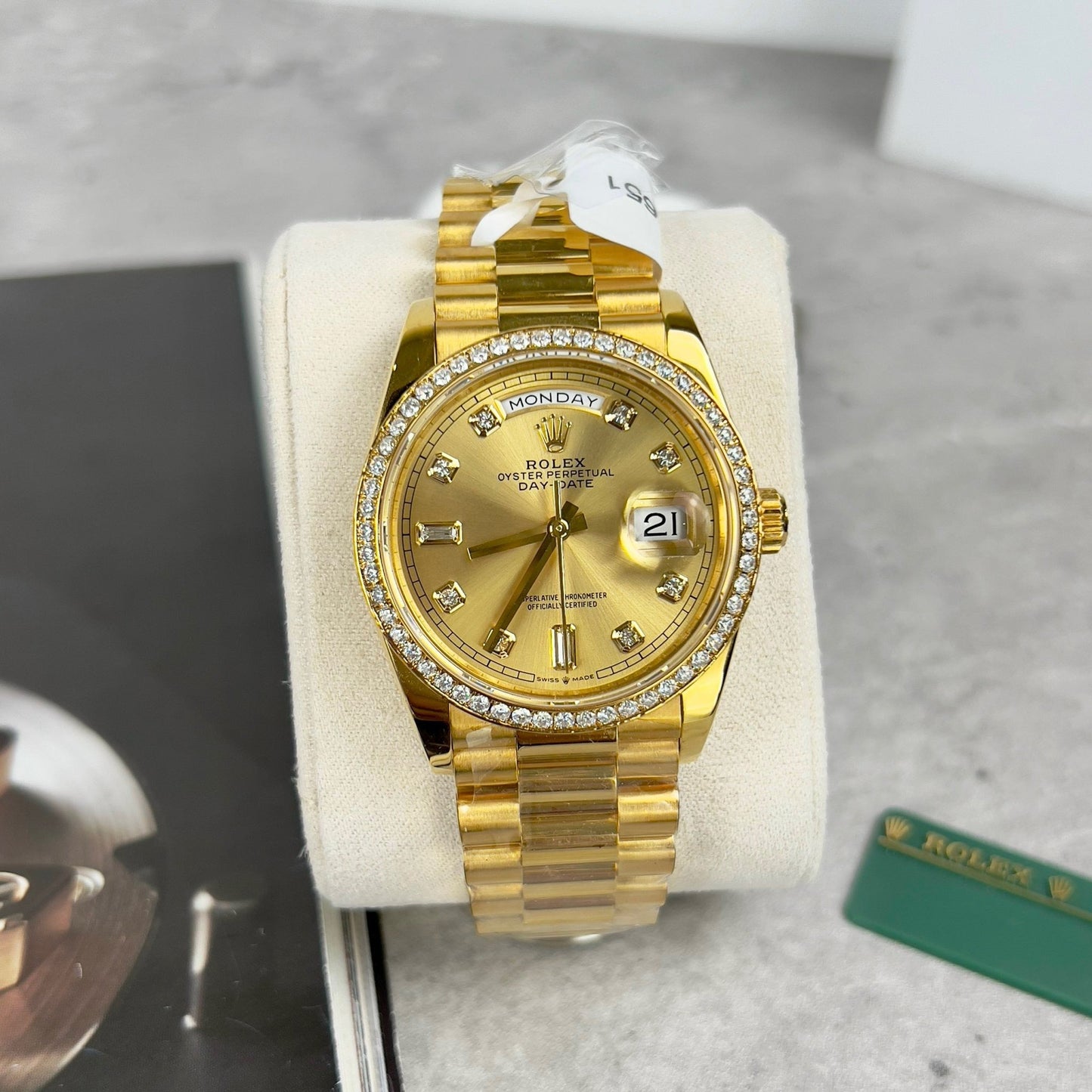 Orologio Rolex Day-Date 128238-0008 36mm rivestito in oro 18k con lunetta in Moissanite