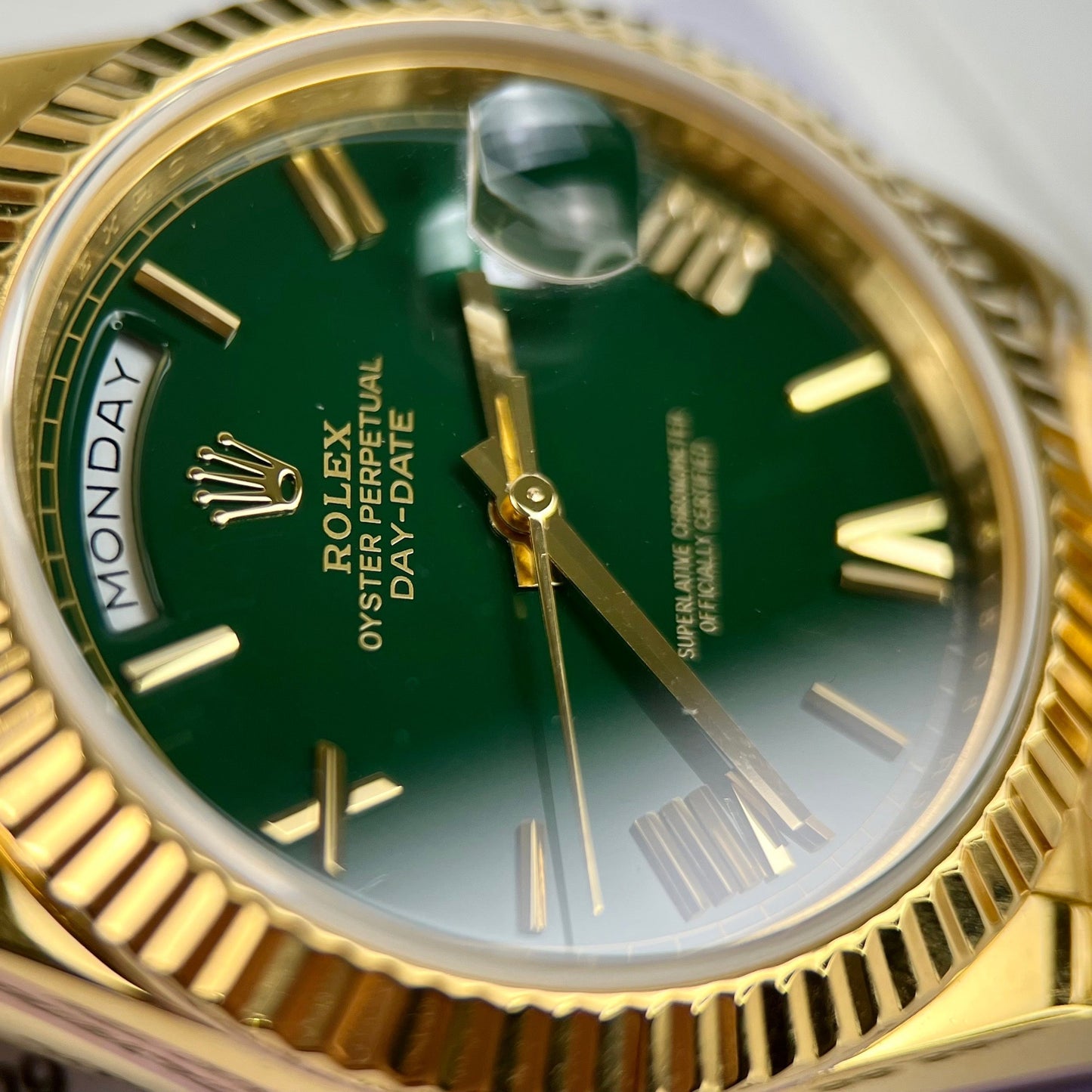 Rolex DayDate 40 mm 228238 recubierto de oro amarillo de 18 k Esfera verde presidente 130 gramos