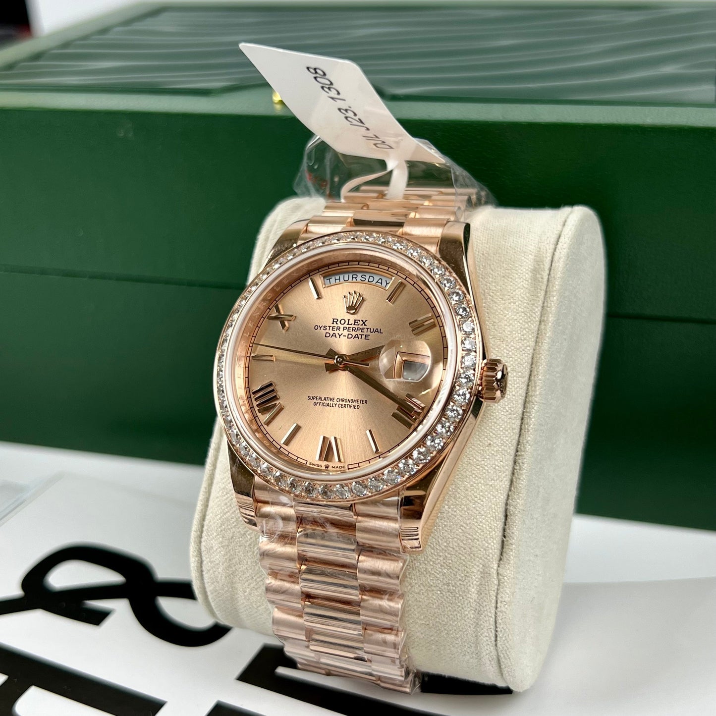 Rolex Oyster Day-Date 40 mm 228235 recubierto de oro rosa de 18 k Mejor edición 1: 1 Bisel de moissanita de 130 gramos