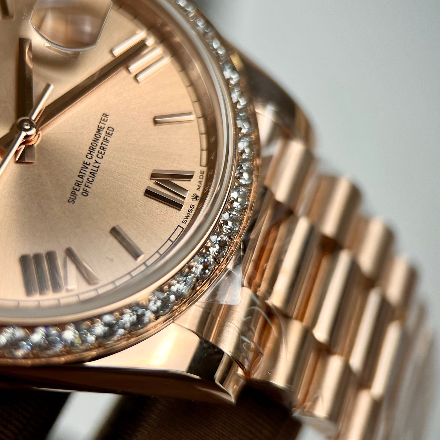 Rolex Oyster Day-Date 40 mm 228235 recubierto de oro rosa de 18 k Mejor edición 1: 1 Bisel de moissanita de 130 gramos