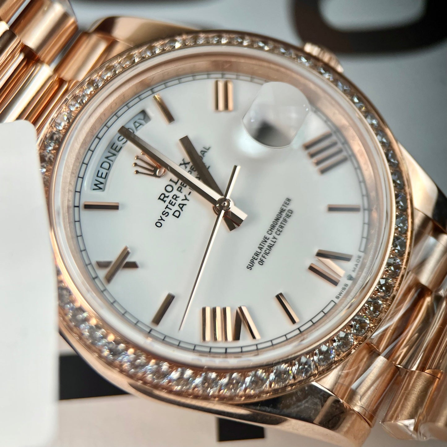 Rolex Day-Date 40 228235-0032 40 mm, la mejor edición 1:1, bisel de piedra y revestimiento de oro rosa de 18 quilates